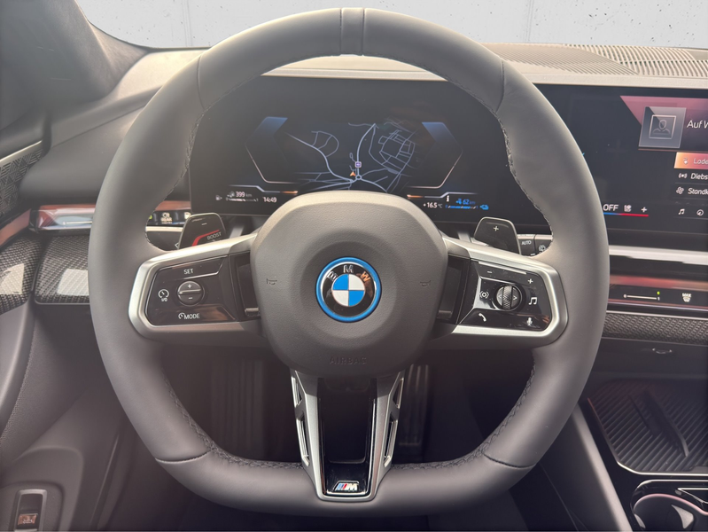BMW 550 e xDrive — photo 12