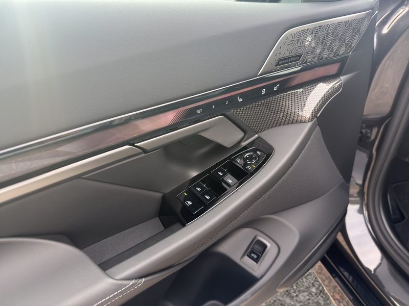 BMW 550 e xDrive — photo 9