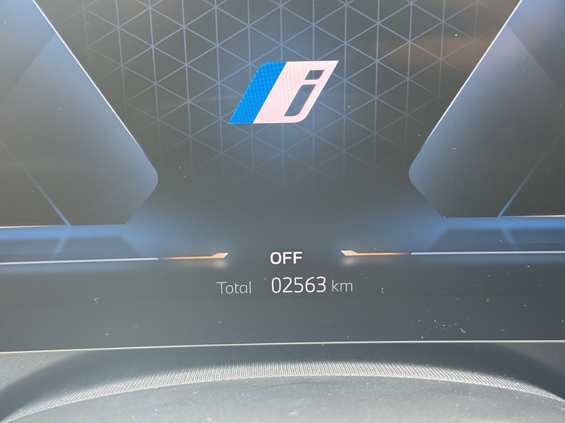 BMW 550 e xDrive — photo 10