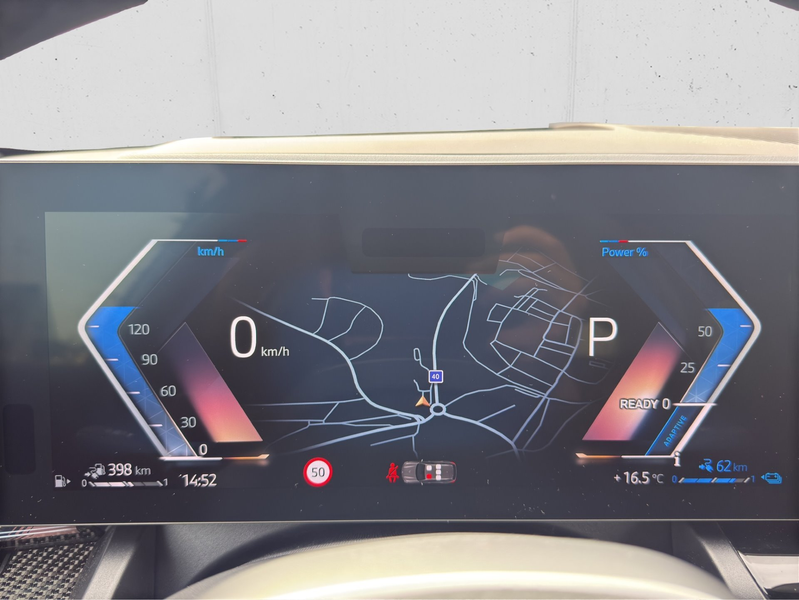 BMW 550 e xDrive — photo 11