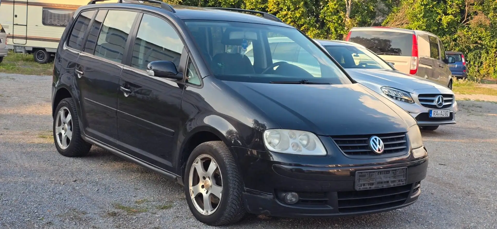 Volkswagen Touran Trendline Schwarz - 1