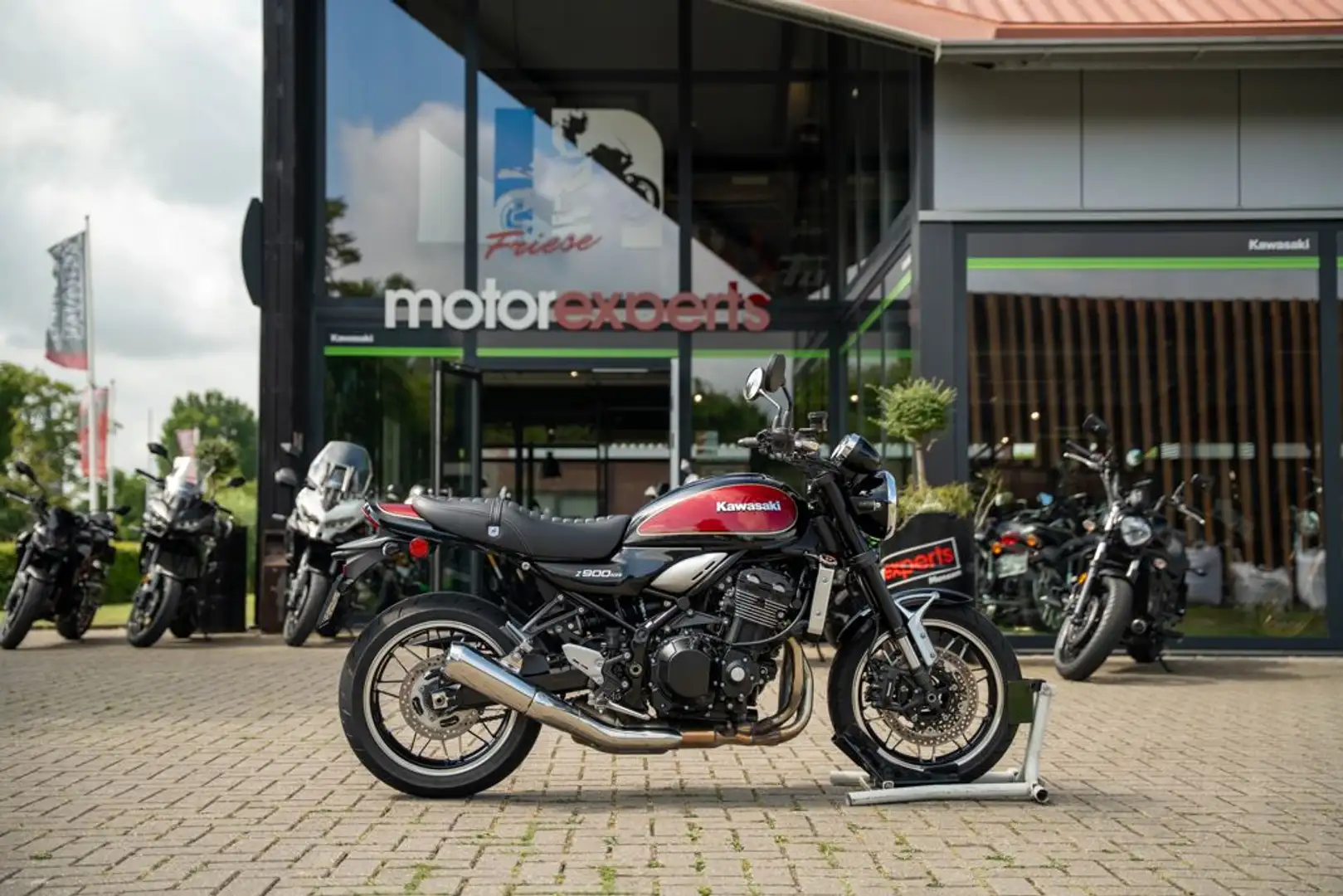 Kawasaki Z900RS - 1