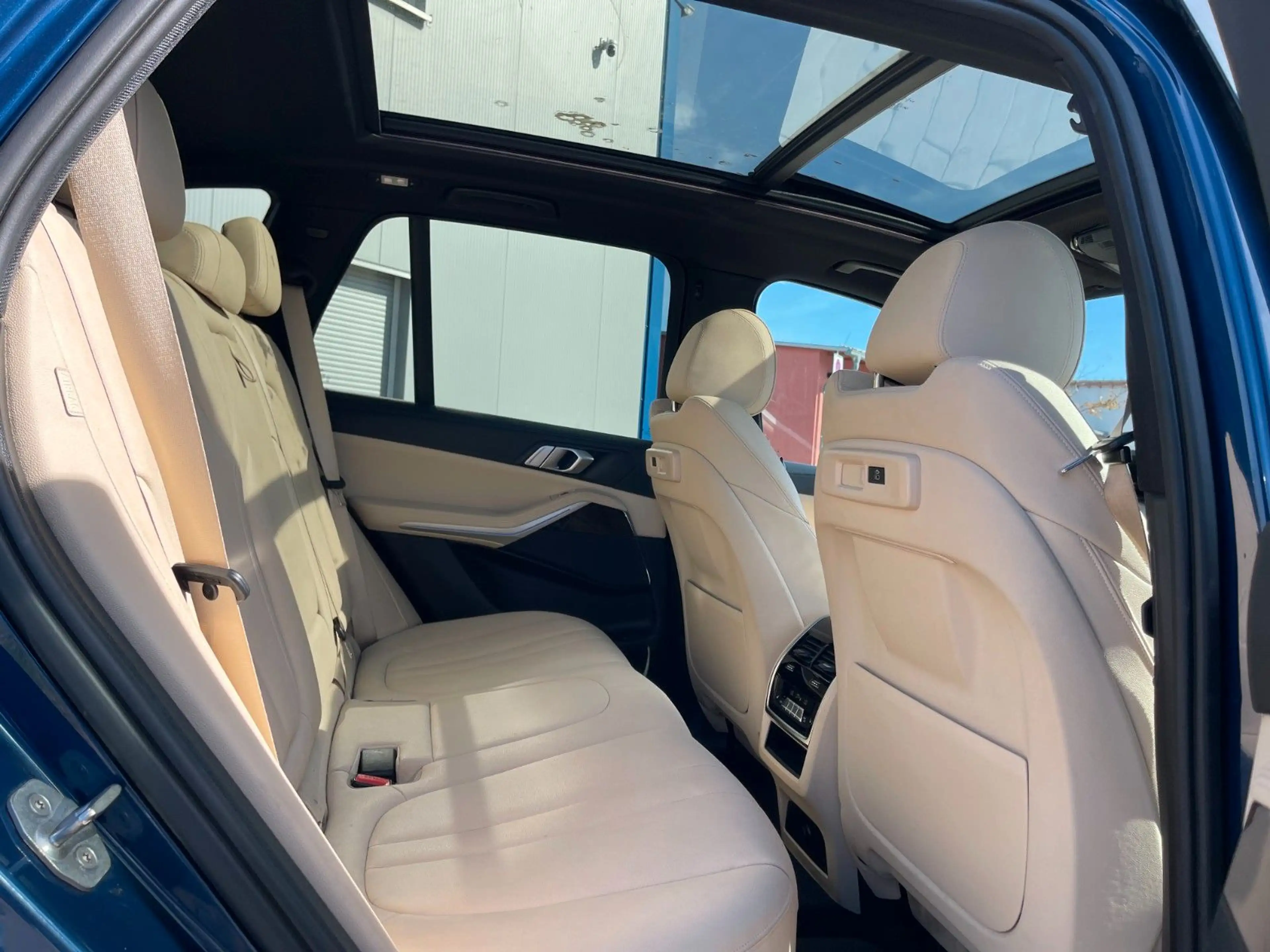 BMW X5 xDrive40i — photo 13