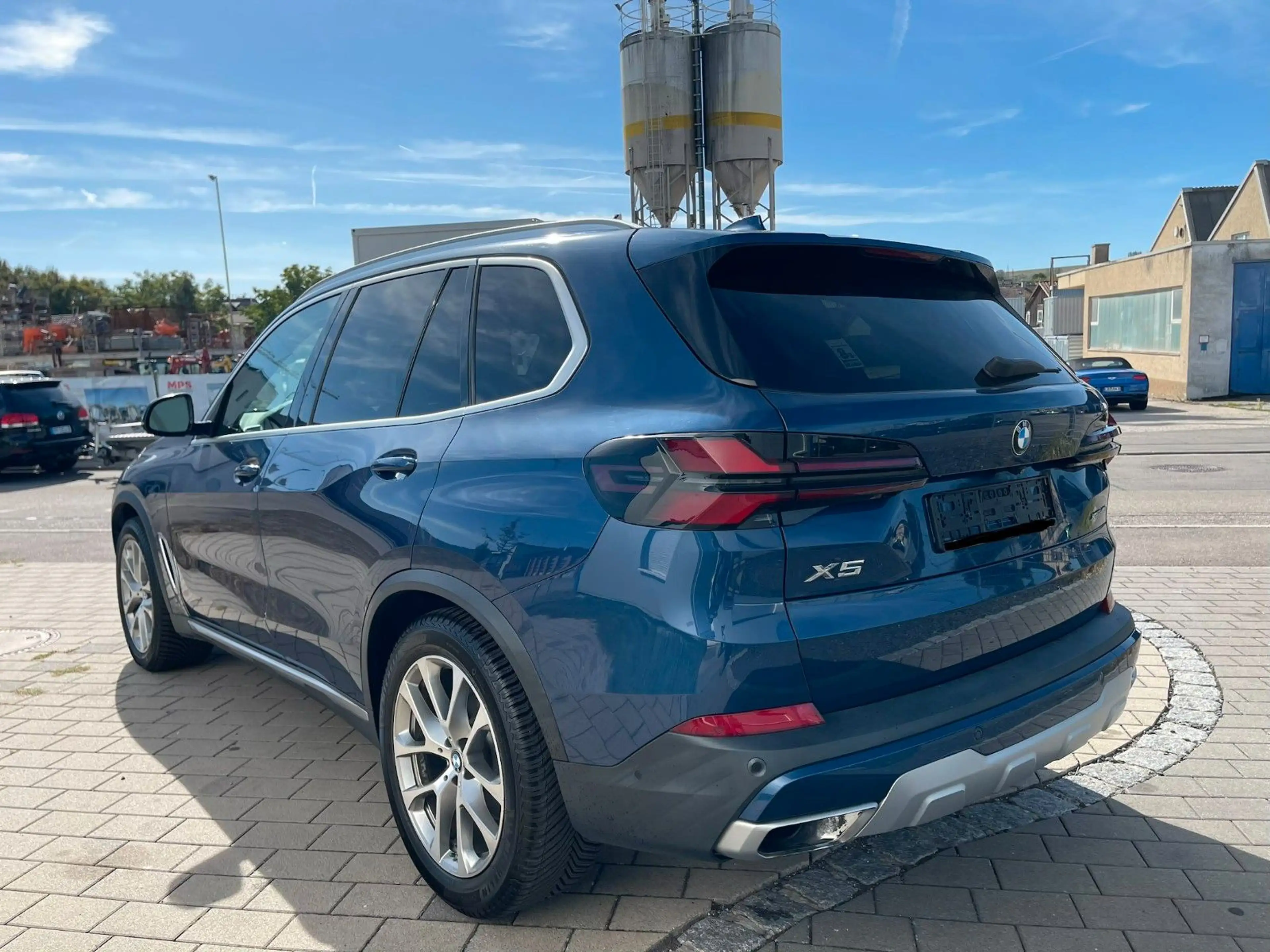 BMW X5 xDrive40i — photo 8