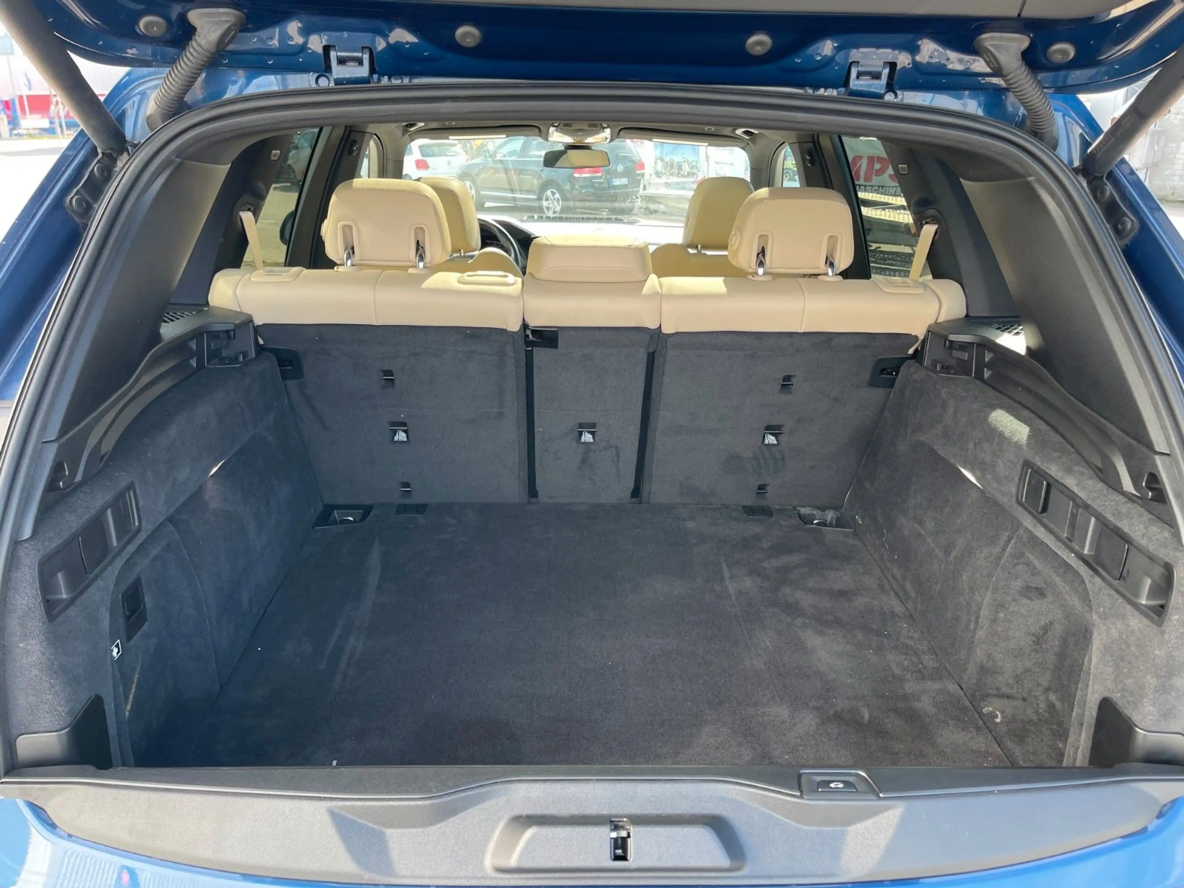 BMW X5 xDrive40i — photo 9