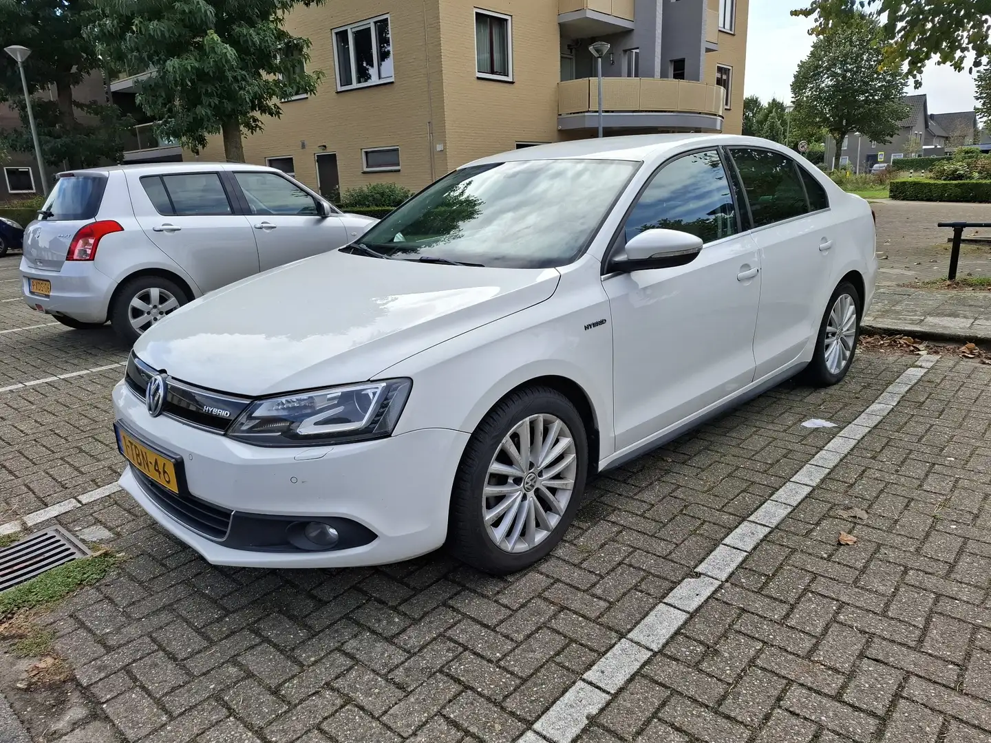 Volkswagen Jetta 1.4 TSI Hybr Highl Biały - 2