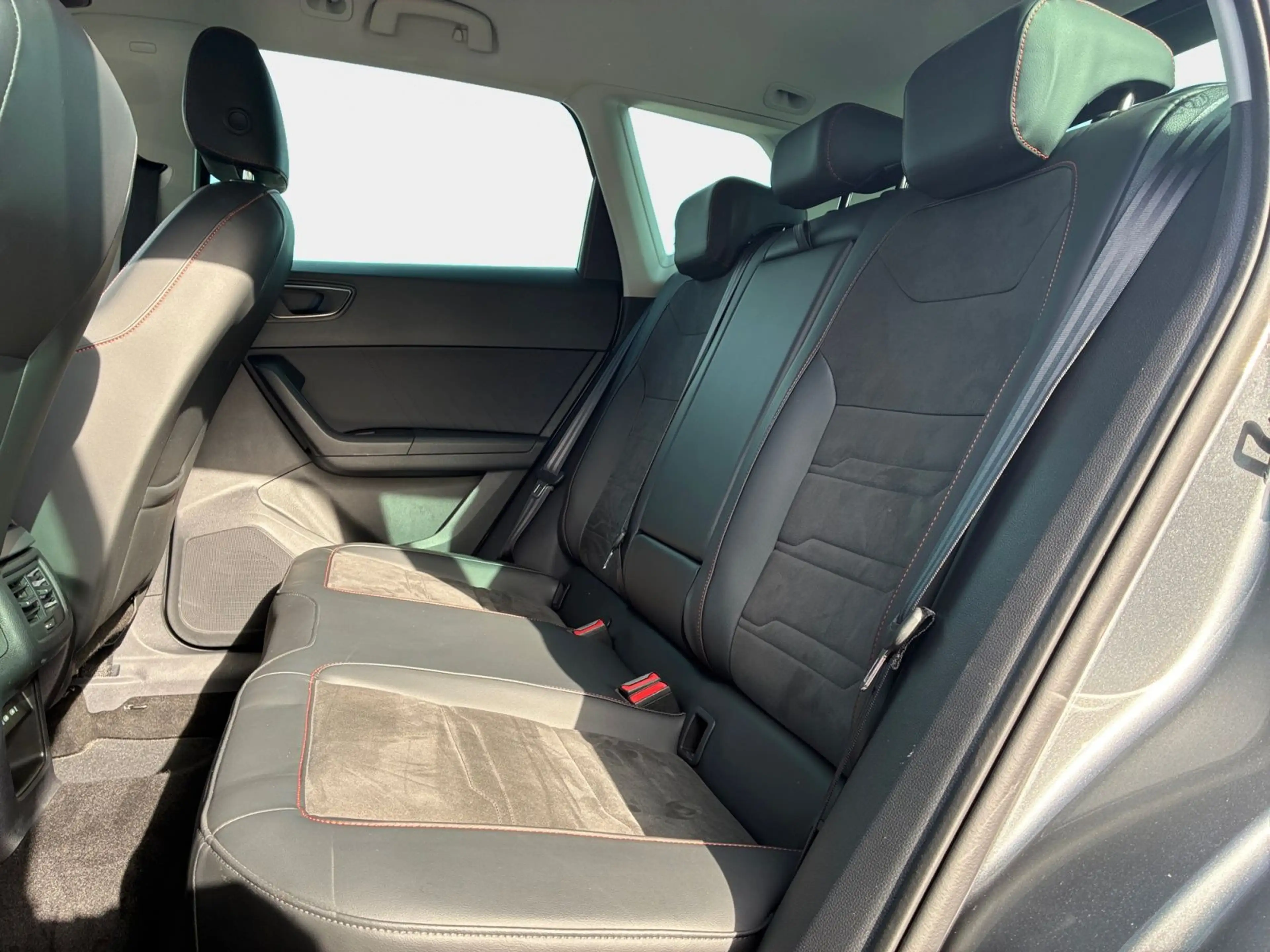 SEAT Ateca 2.0 TDI DSG FR Navi SHZ — photo 13