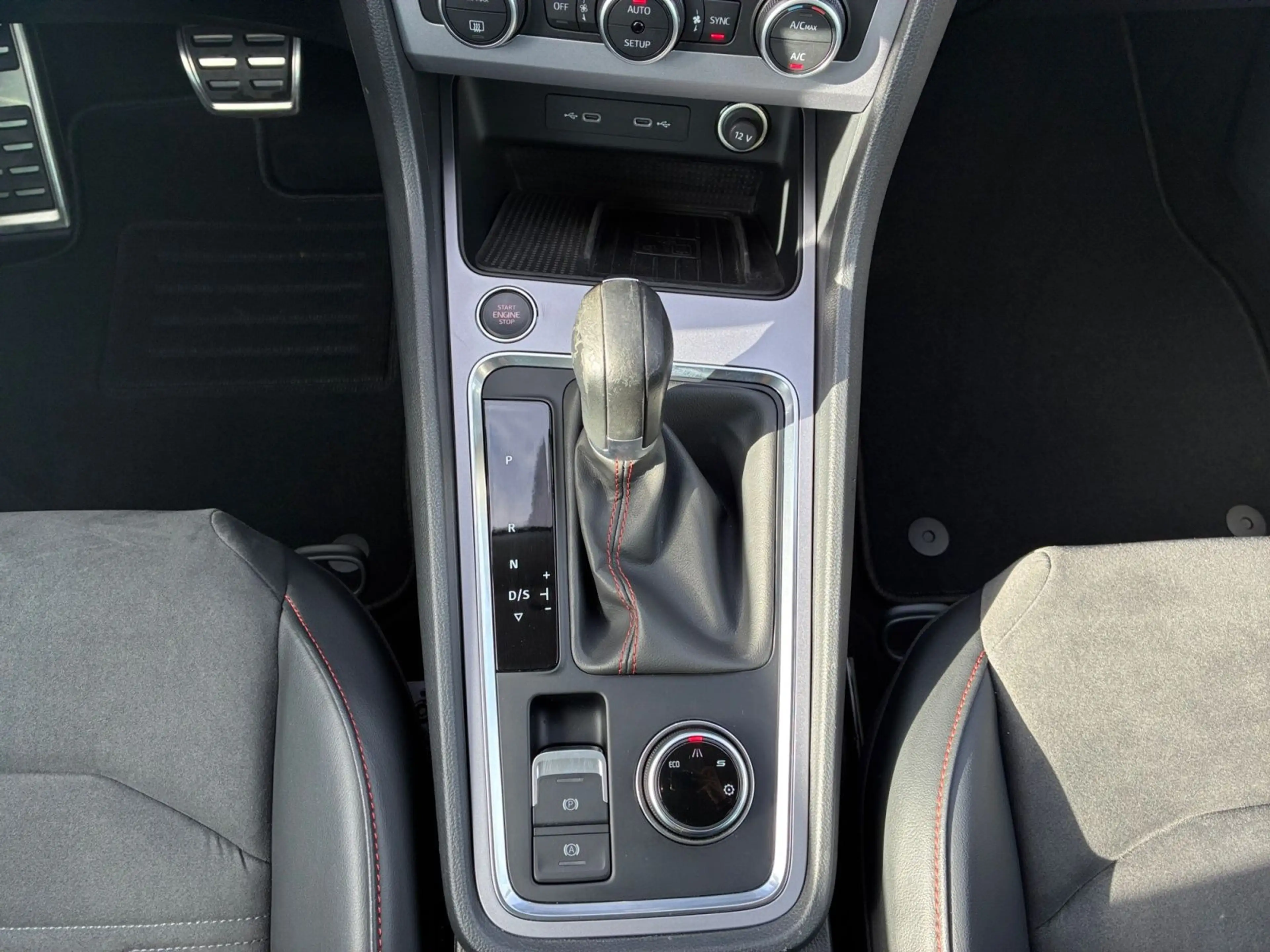 SEAT Ateca 2.0 TDI DSG FR Navi SHZ — photo 11