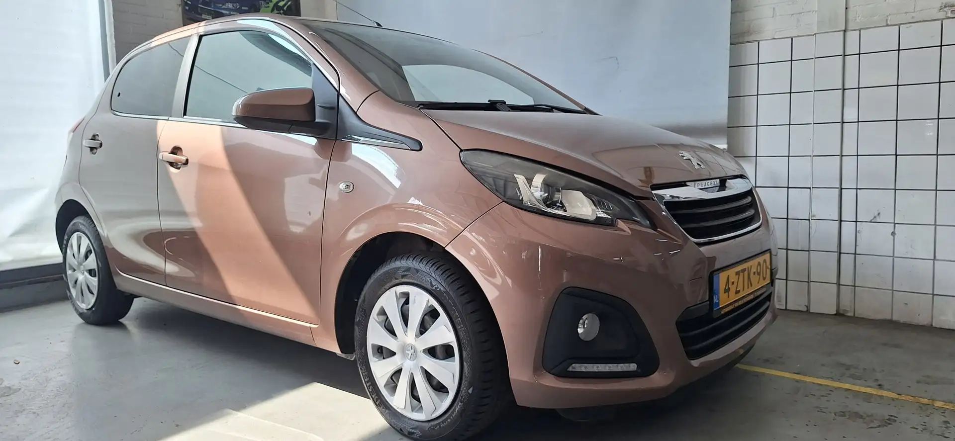 Peugeot 108 1.0 e-VTi Active Marrón - 1