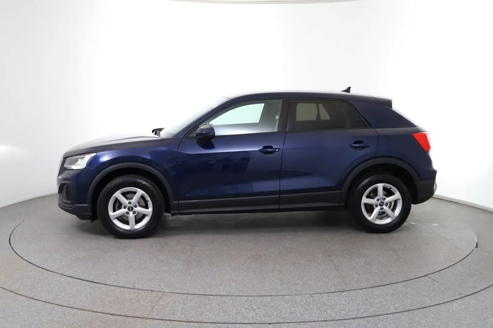 Audi Q2 30 TFSI intense Blau - 2