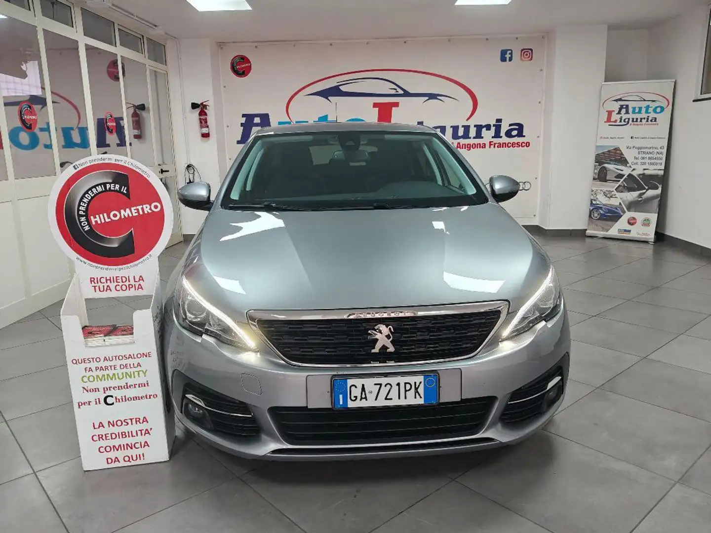 Peugeot 308 BlueHDi 130 S&S EAT8 SW NAVI CERCHI 17 Gris - 2