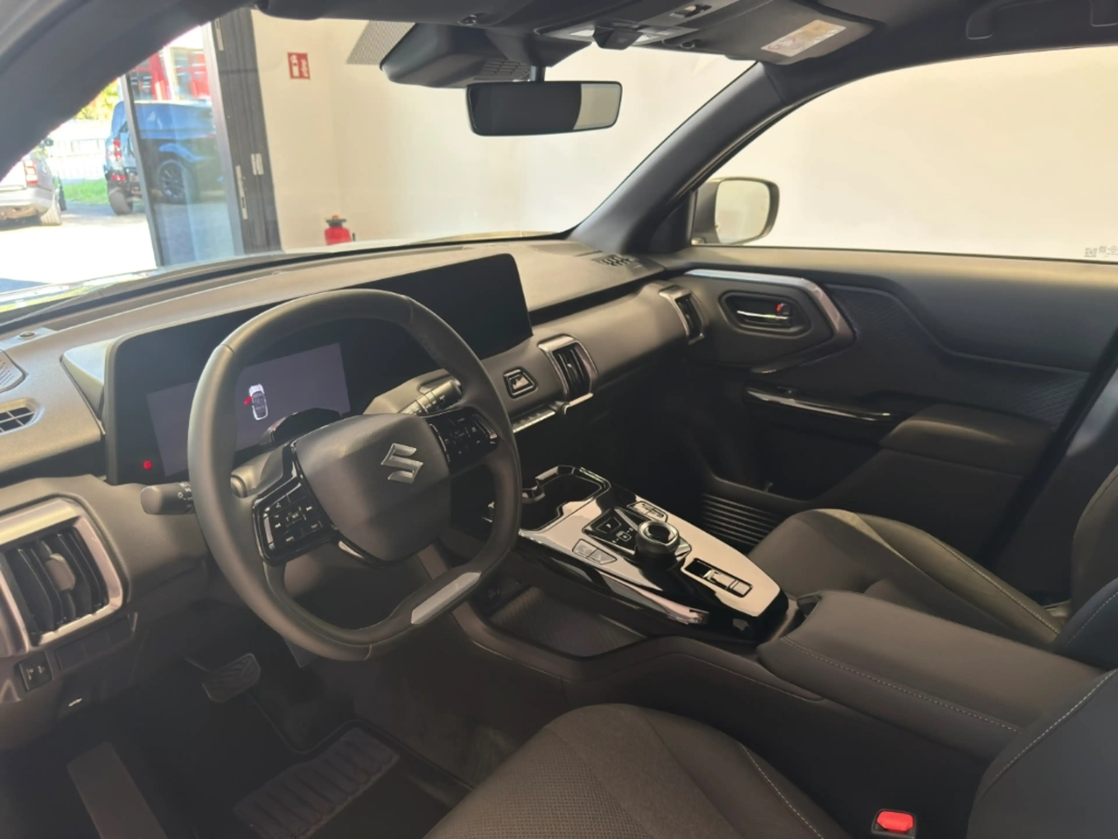 Suzuki Vitara 135 kW ALLGRIP-e COMFORT 18''LM PDC ACC — photo 11