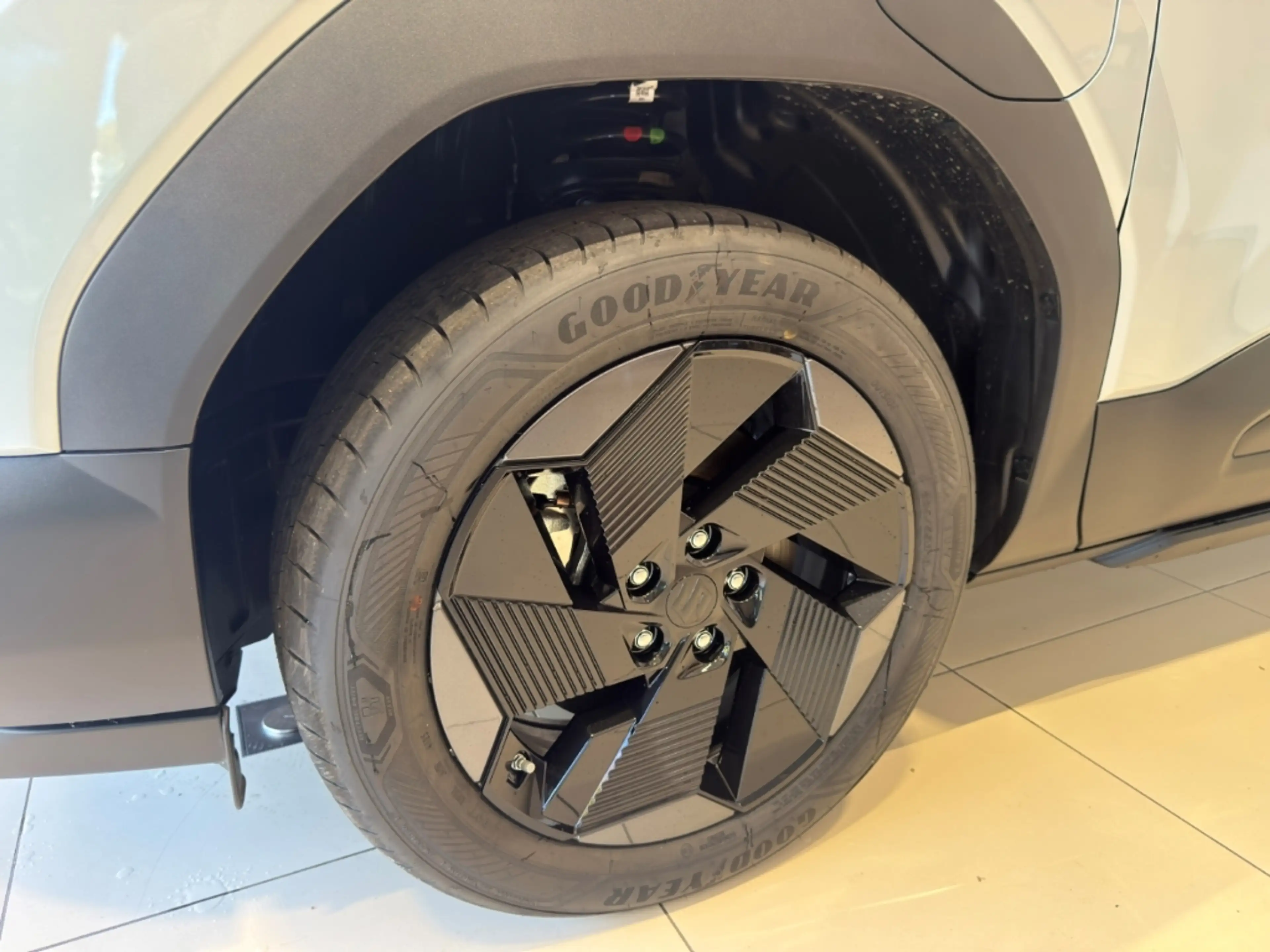 Suzuki Vitara 135 kW ALLGRIP-e COMFORT 18''LM PDC ACC — photo 9