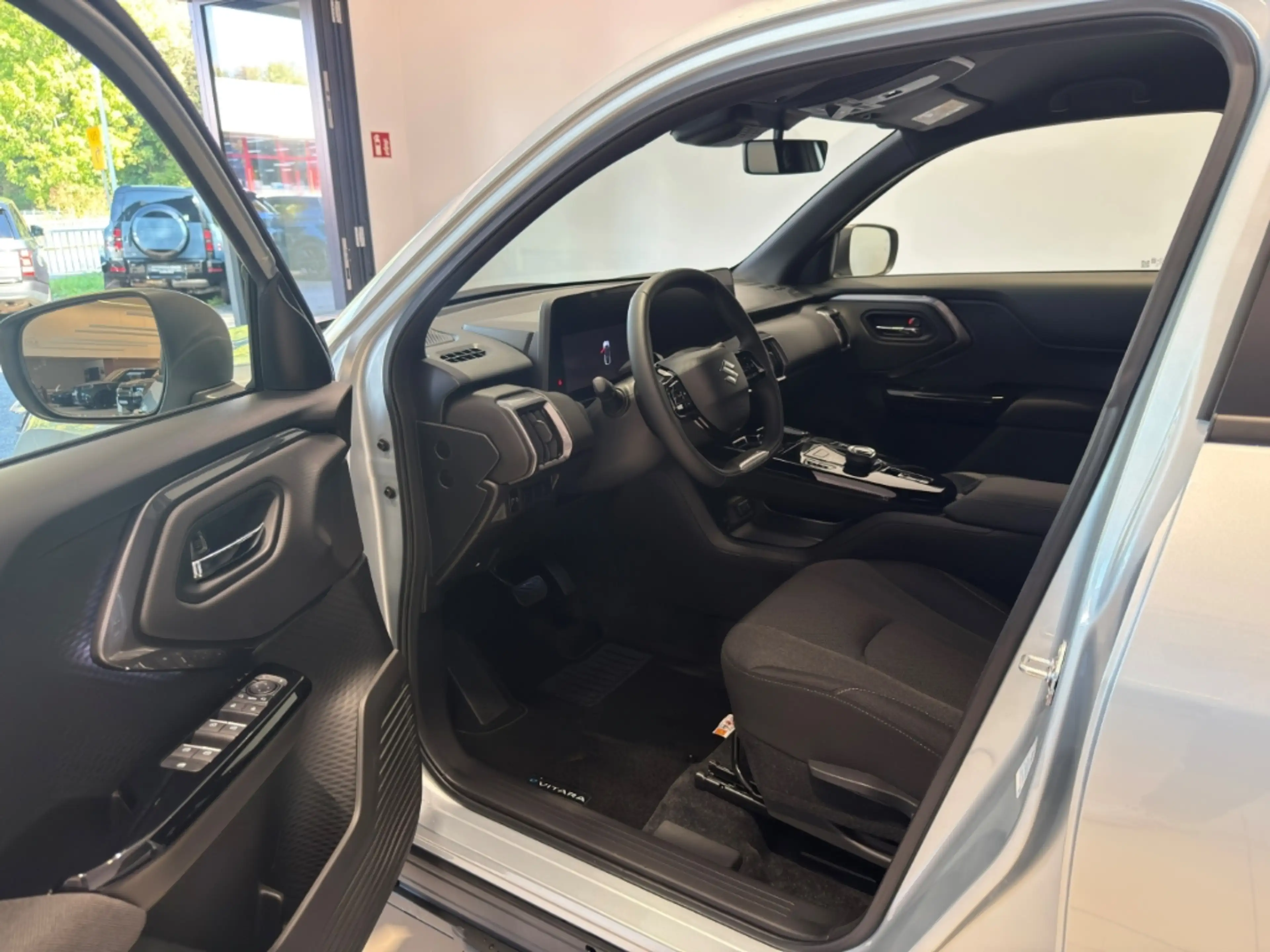 Suzuki Vitara 135 kW ALLGRIP-e COMFORT 18''LM PDC ACC — photo 10