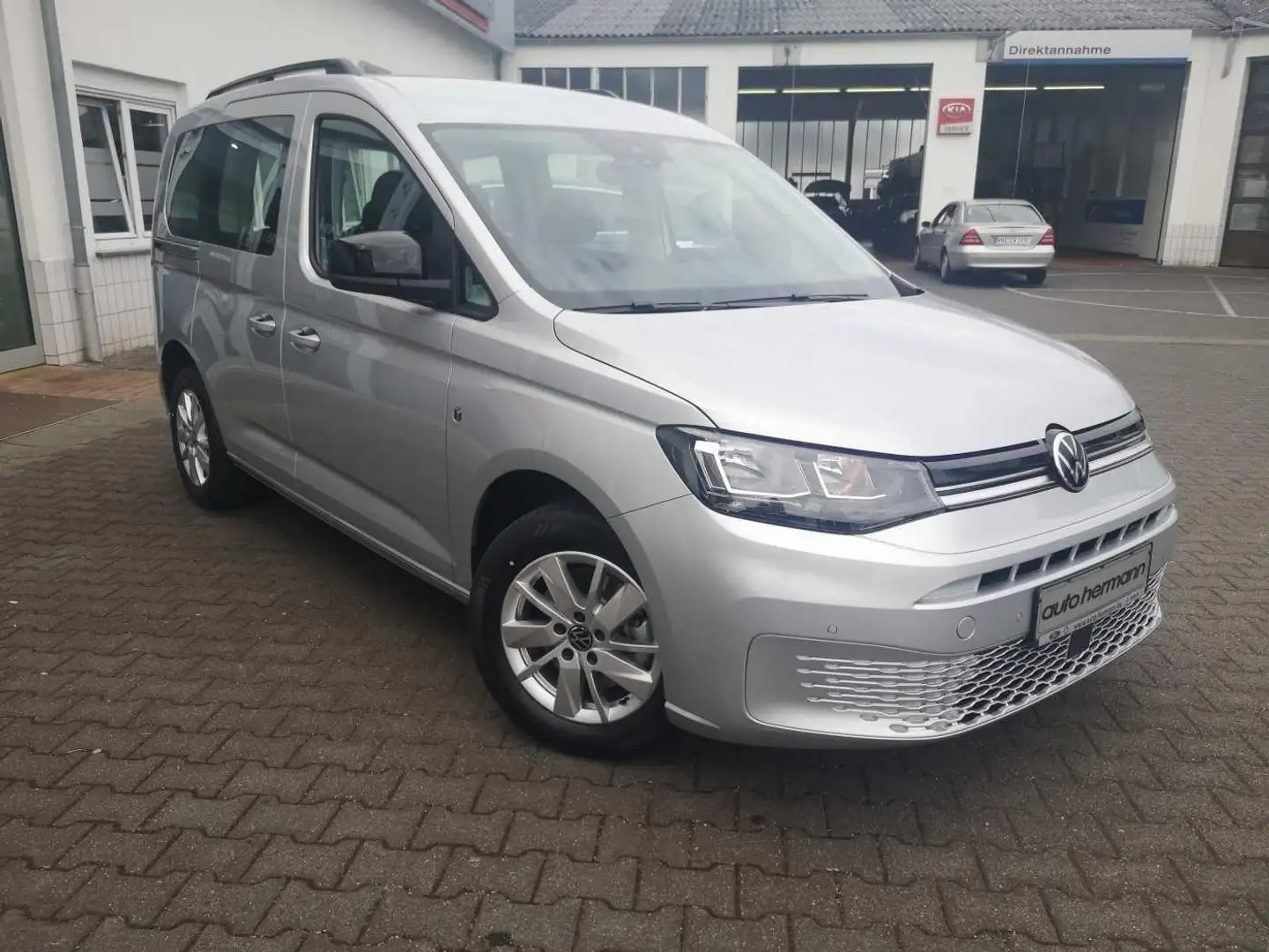 Volkswagen Caddy 5 1.5 TSI DSG Life Navi Silber - 2