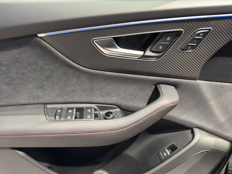 Audi Q8 SUV S line business TDI quattro 210 kW tiptro — photo 13