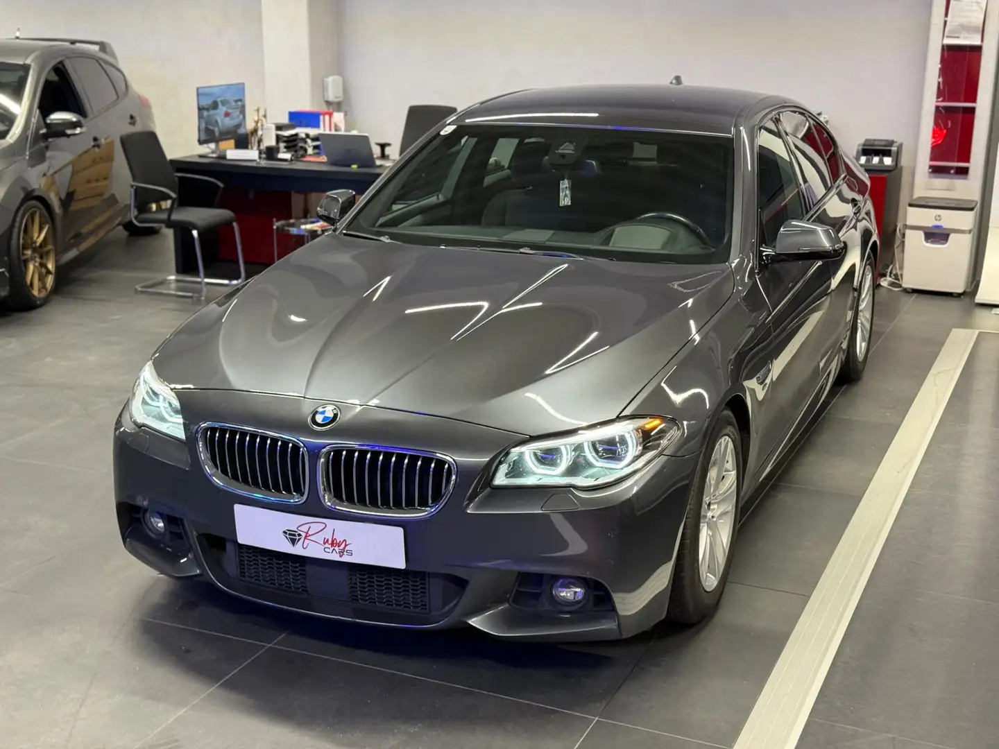BMW 530 5er - 530d x Drive M Sport Aut. Silber - 1
