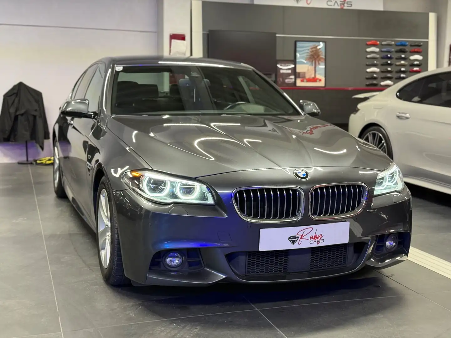 BMW 530 5er - 530d x Drive M Sport Aut. Silber - 2
