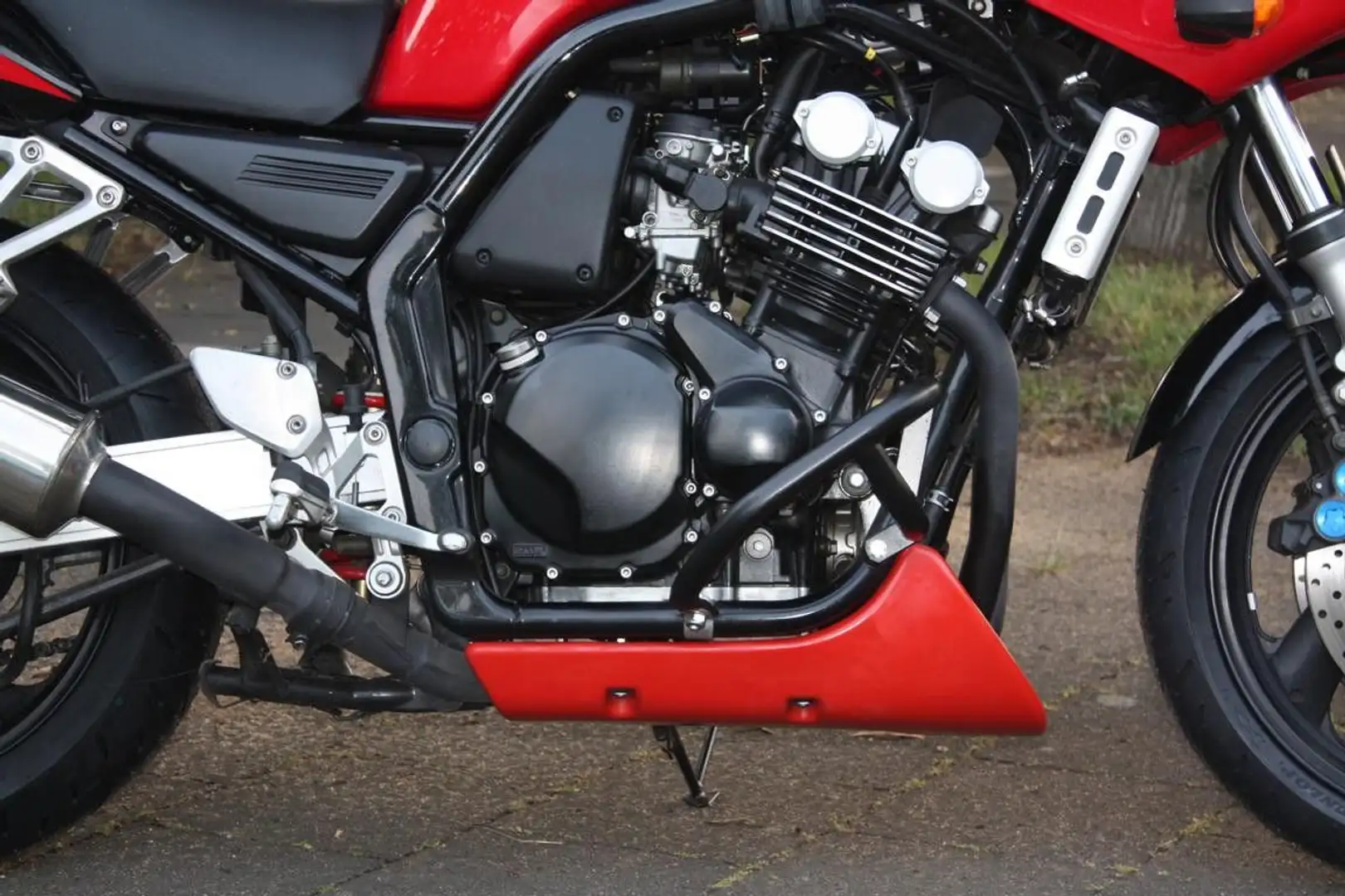 Yamaha FZS 600 Fazer Reifen neu Rouge - 2