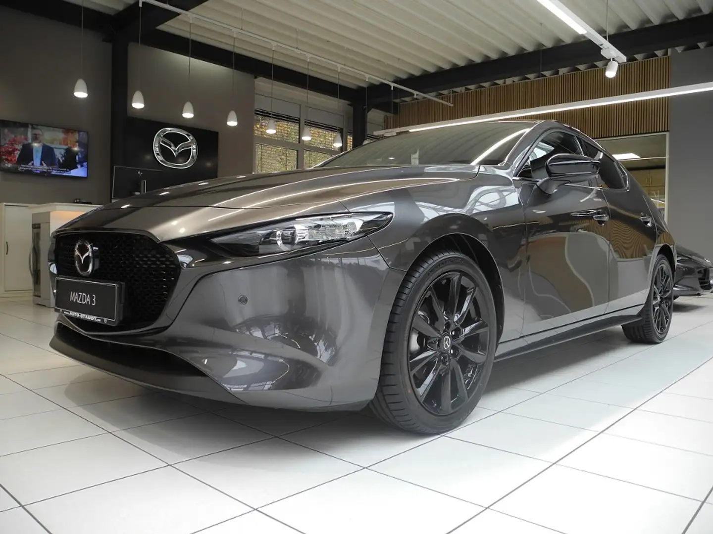 Mazda 3 2.0L e-SKYACTIV G 122ps 2024 Mazda3 G 122ps 6MT FW Grau - 1