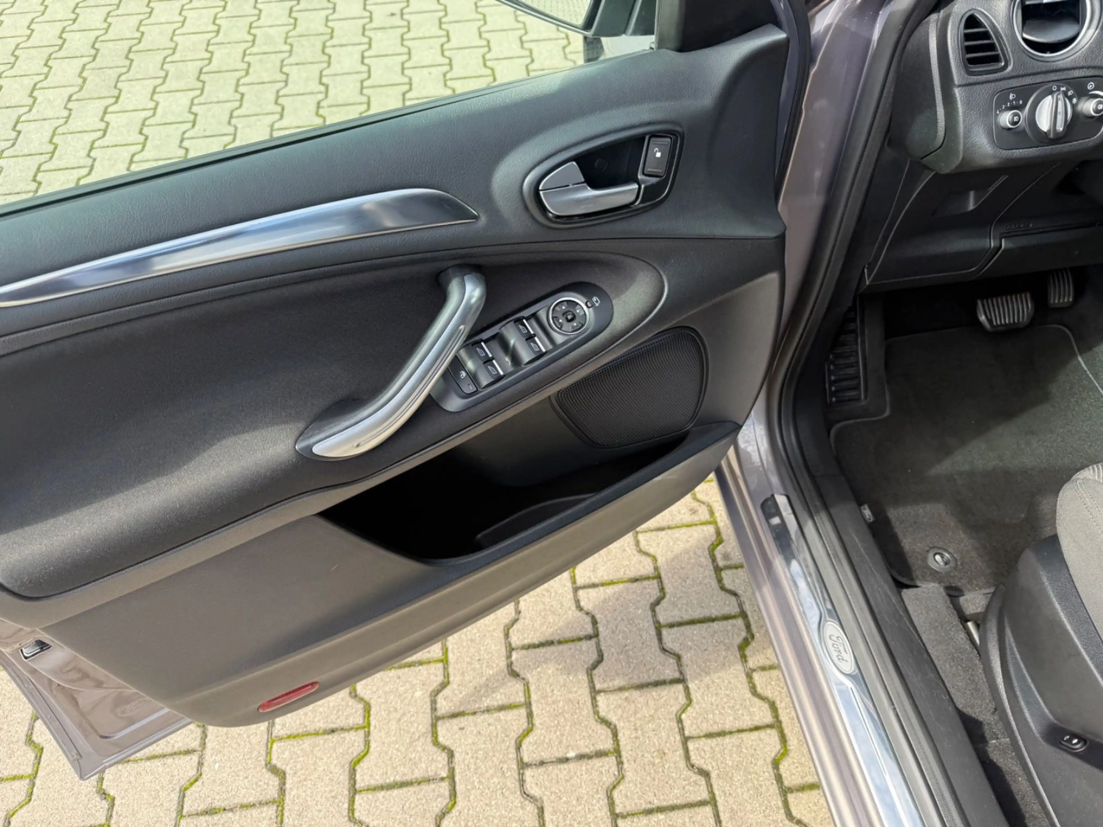 Ford Galaxy Titanium 7 Sitzer / Autom. !!! — photo 12