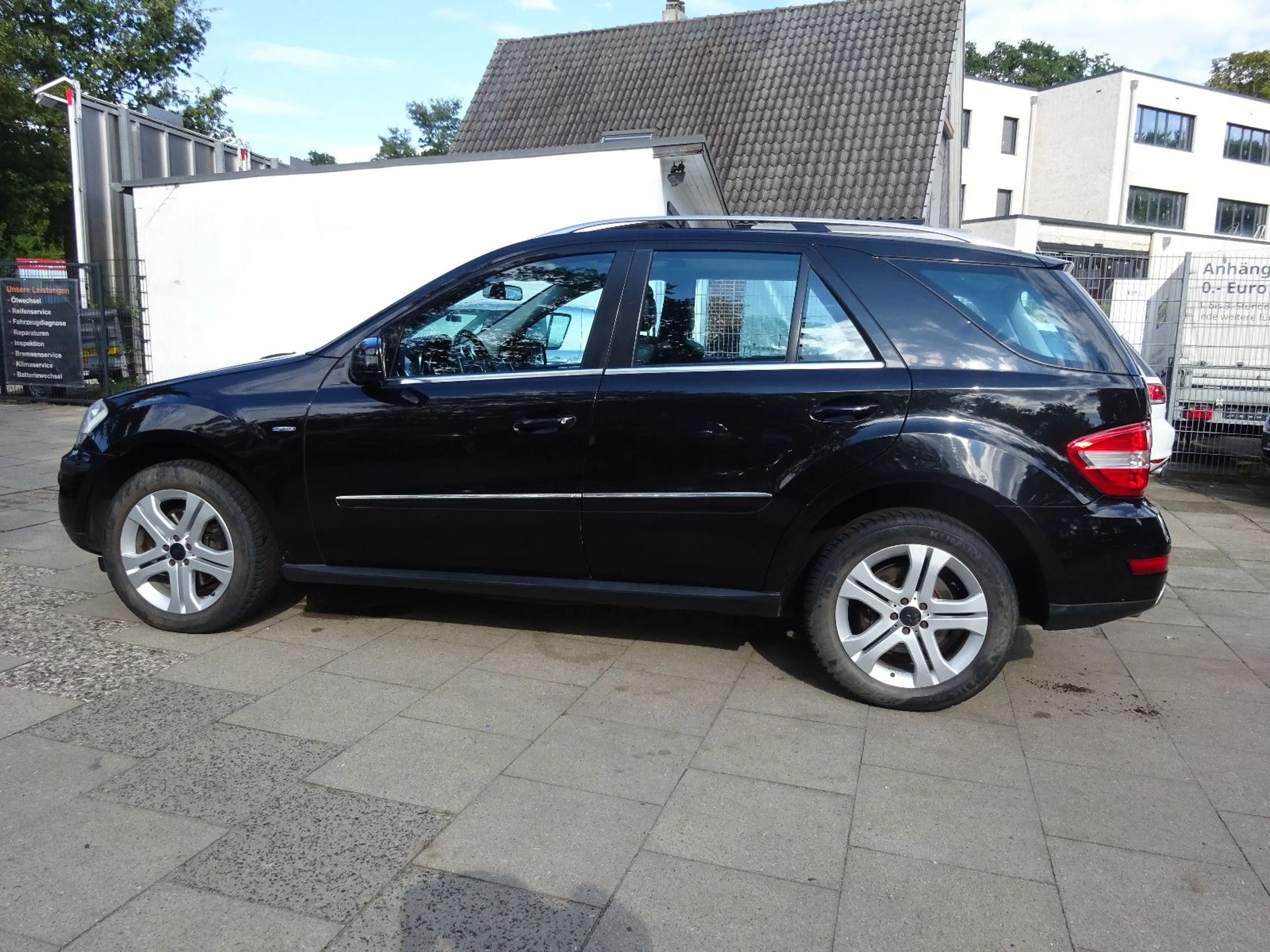 Mercedes-Benz ML 300 CDI BlueEfficiency /Leder/SHZ/AHK/Klimaau — photo 7