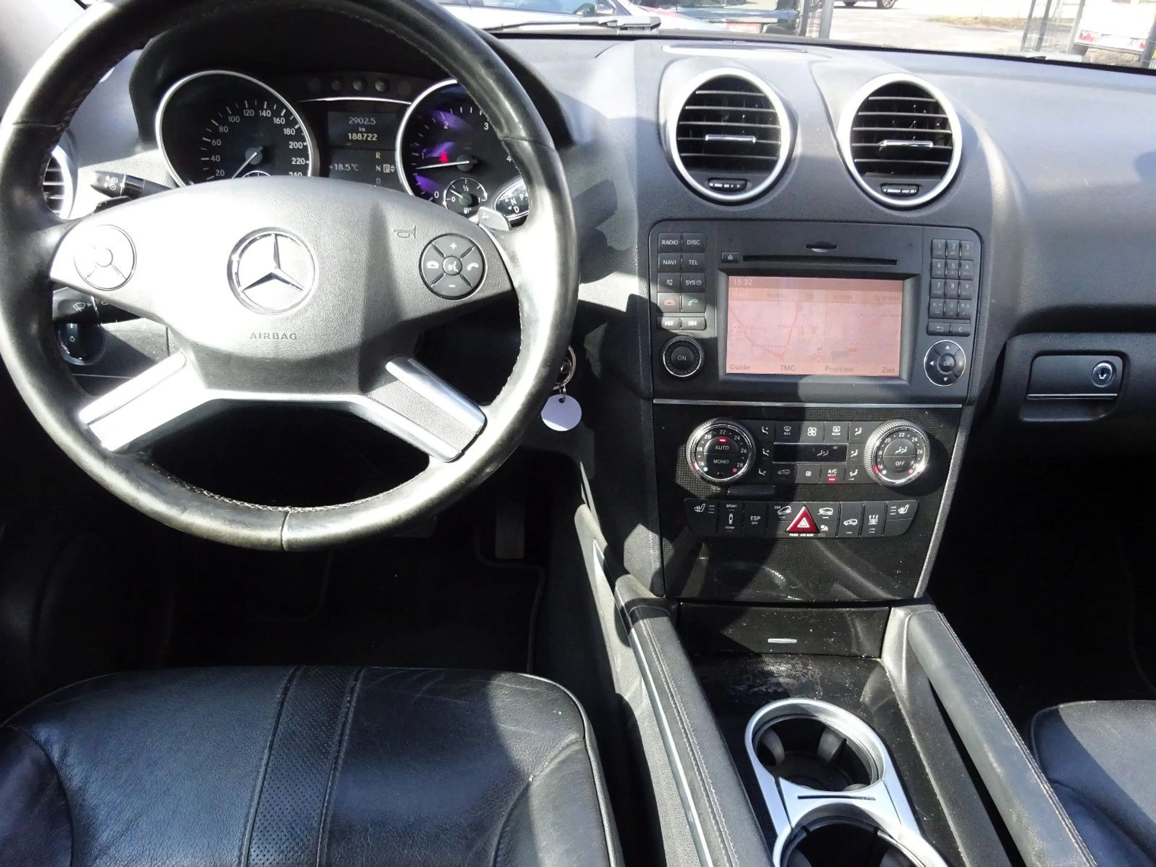 Mercedes-Benz ML 300 CDI BlueEfficiency /Leder/SHZ/AHK/Klimaau — photo 11