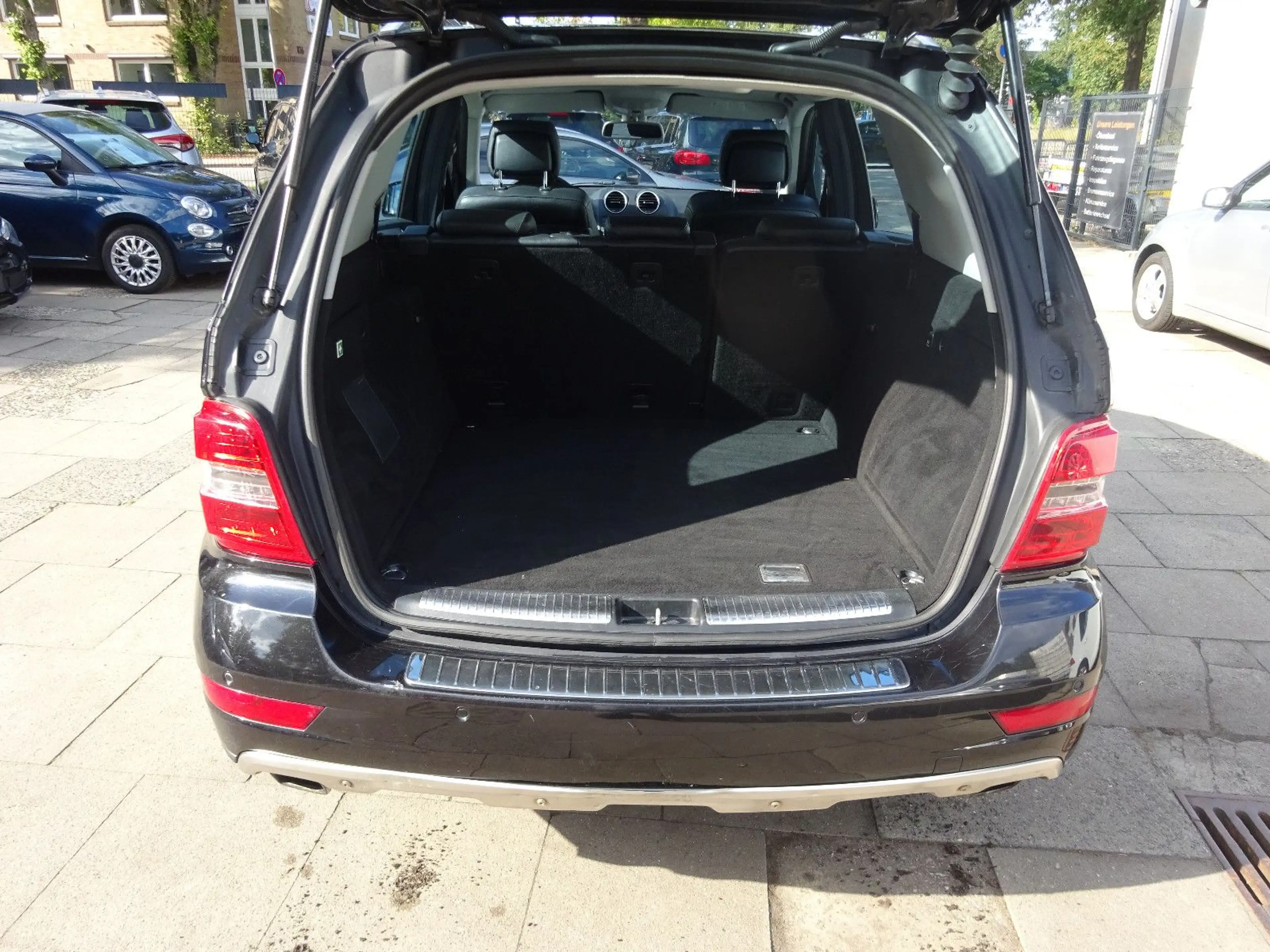 Mercedes-Benz ML 300 CDI BlueEfficiency /Leder/SHZ/AHK/Klimaau — photo 12