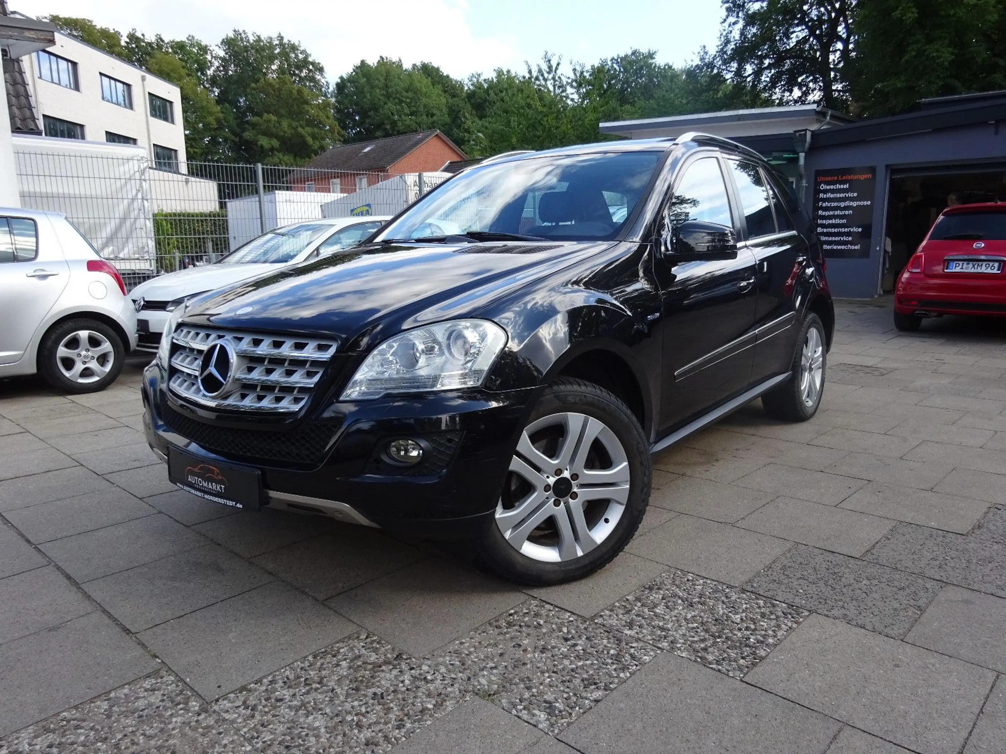 Mercedes-Benz ML 300 CDI BlueEfficiency /Leder/SHZ/AHK/Klimaau
