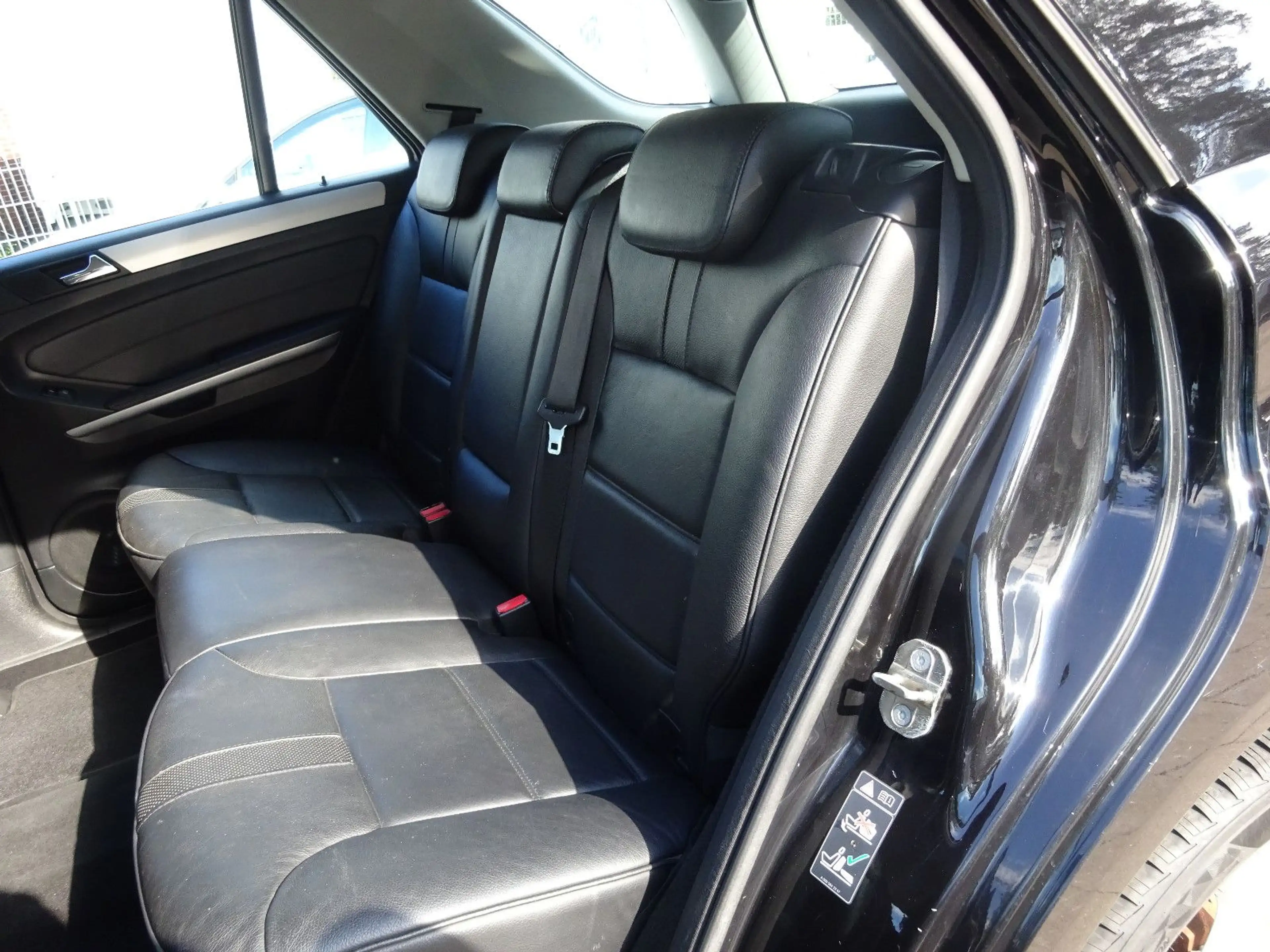 Mercedes-Benz ML 300 CDI BlueEfficiency /Leder/SHZ/AHK/Klimaau — photo 8