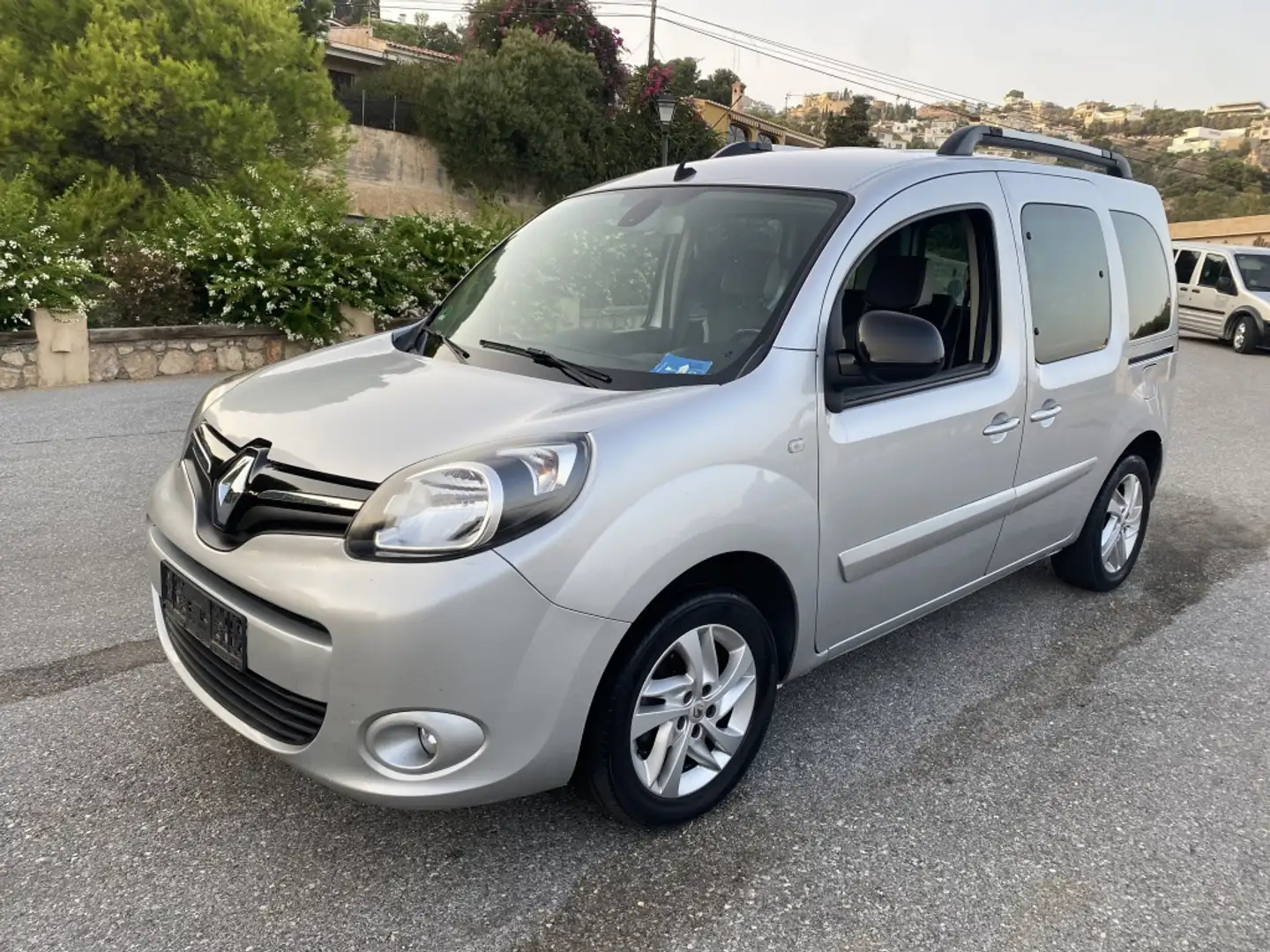 Renault Kangoo Fg. Maxi 1.5dCi Profesional 5pl. 80kW Plateado - 1
