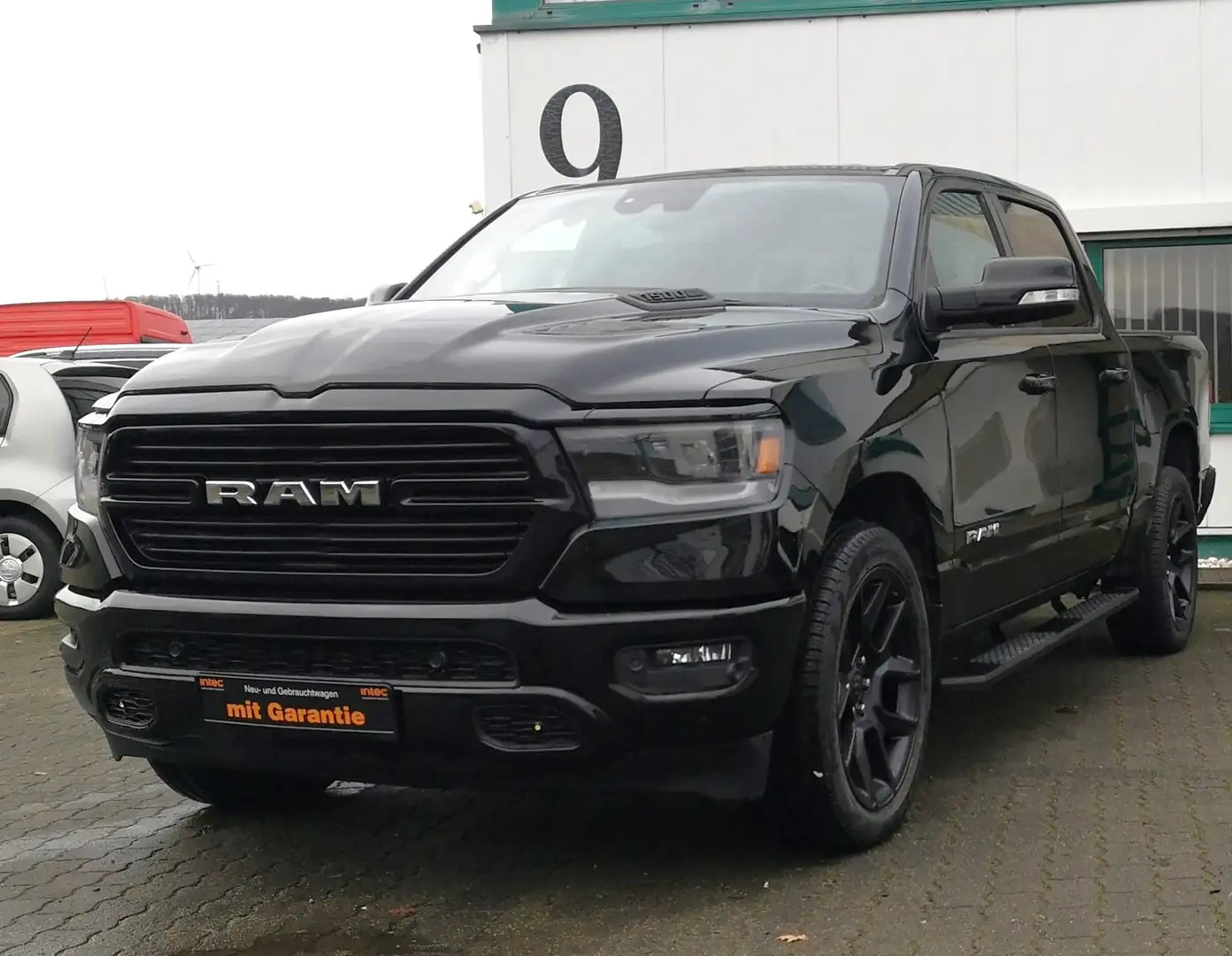 Dodge RAM 1500 Laramie 5.7l V8 4x4 Crew Cab Noir - 1