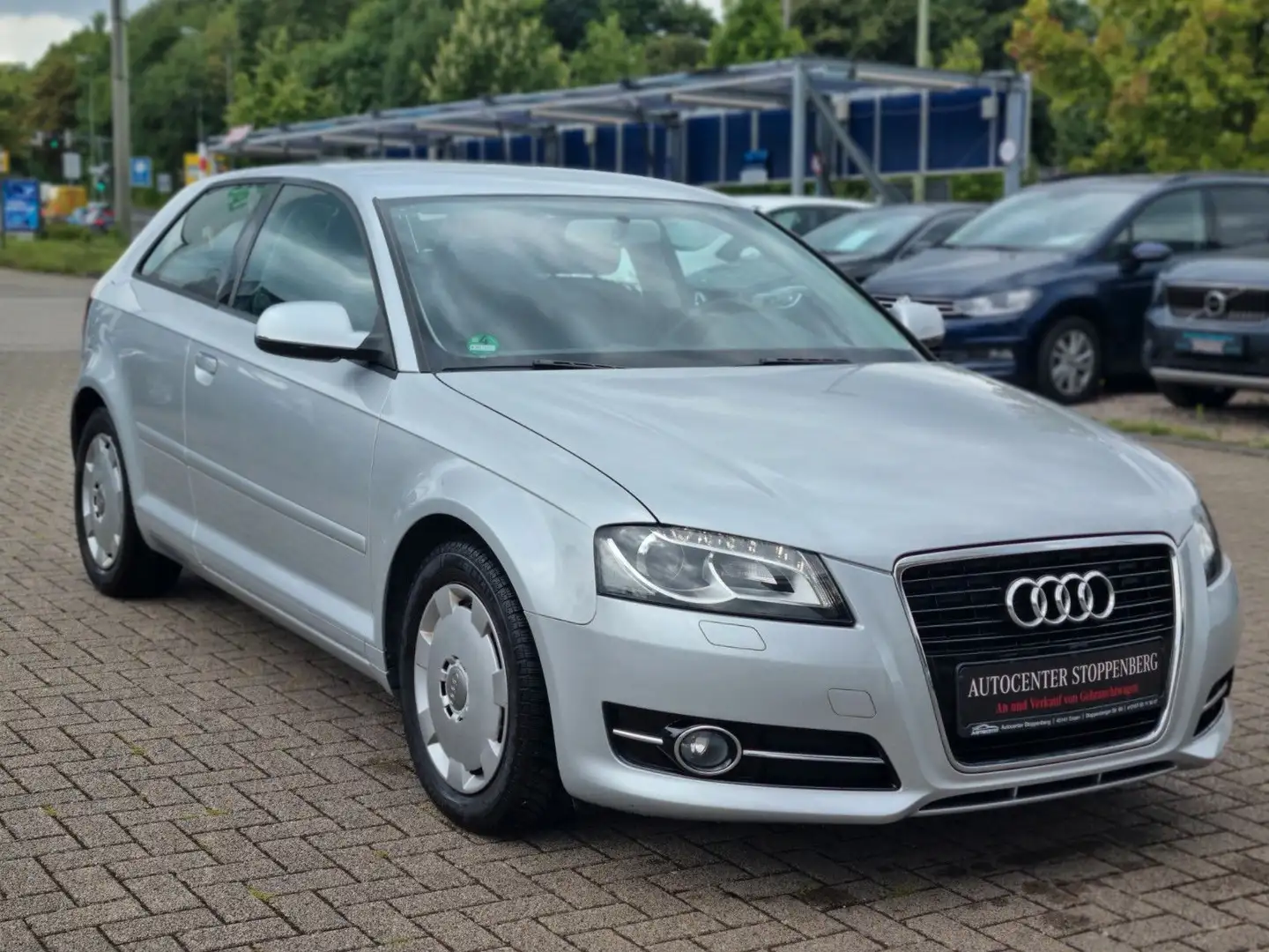 Audi A3 1.6 TDI Attraction/Navi/LED/PDC/Garantie/1.Hd Plateado - 2
