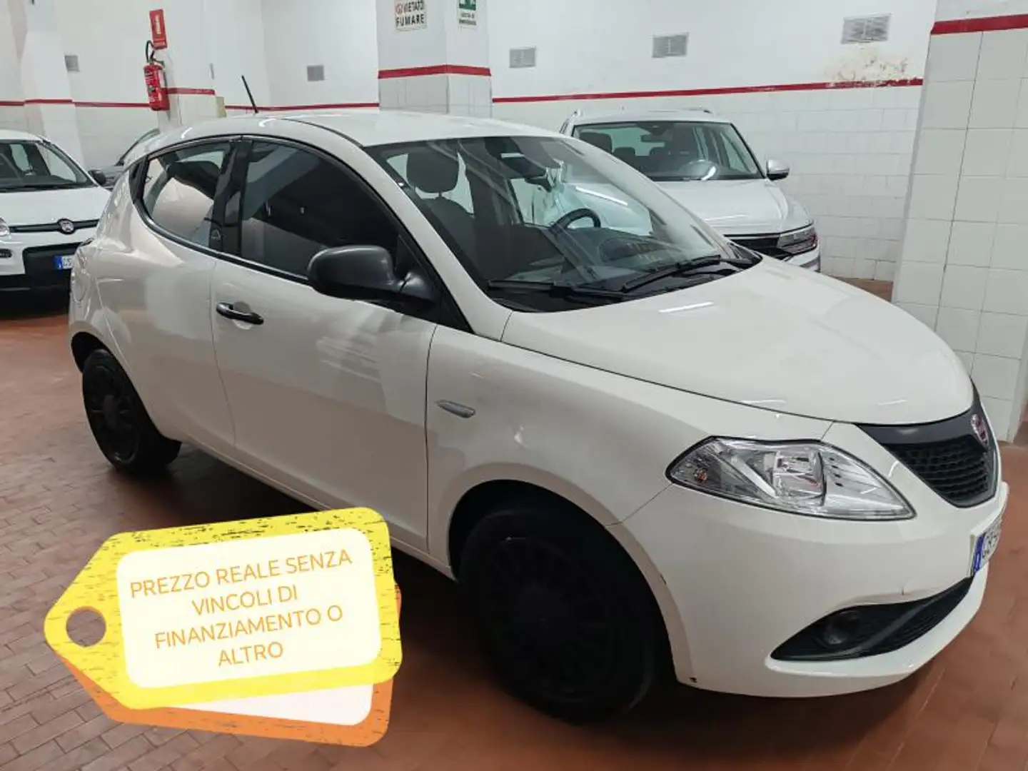 Lancia Ypsilon 1.0 hybrid Silver 70 cv 5 posti Weiß - 1