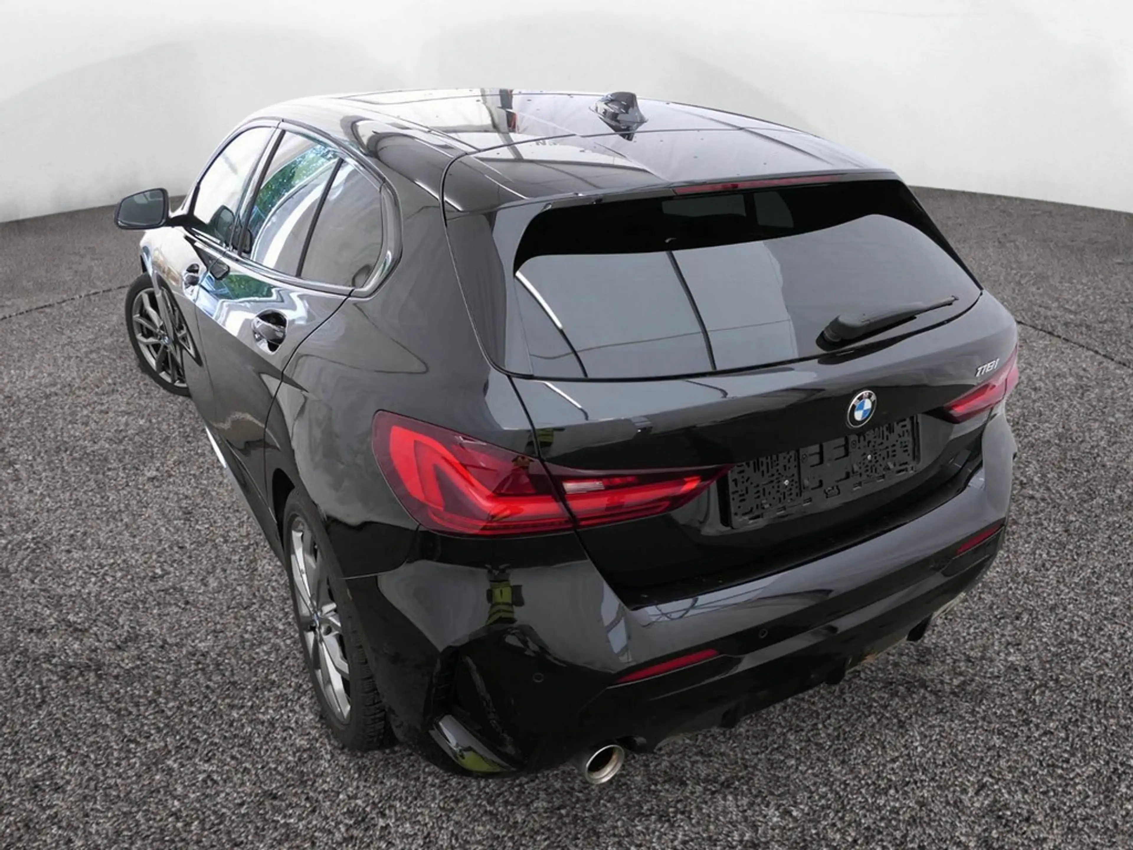 BMW 118 i M-Sport PANO+KAM+LED+NAVI+SHZG — photo 3