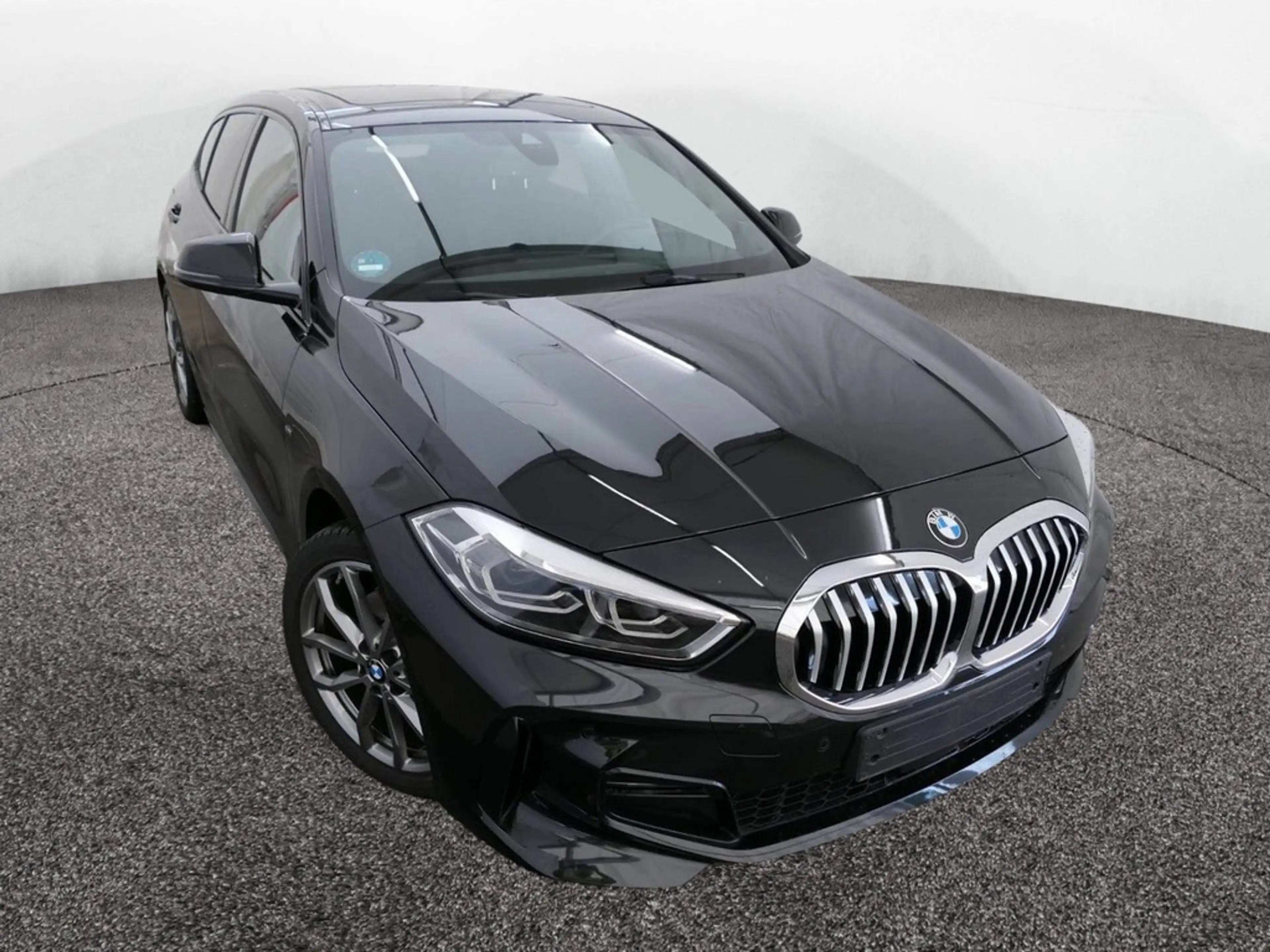 BMW 118 i M-Sport PANO+KAM+LED+NAVI+SHZG — photo 2