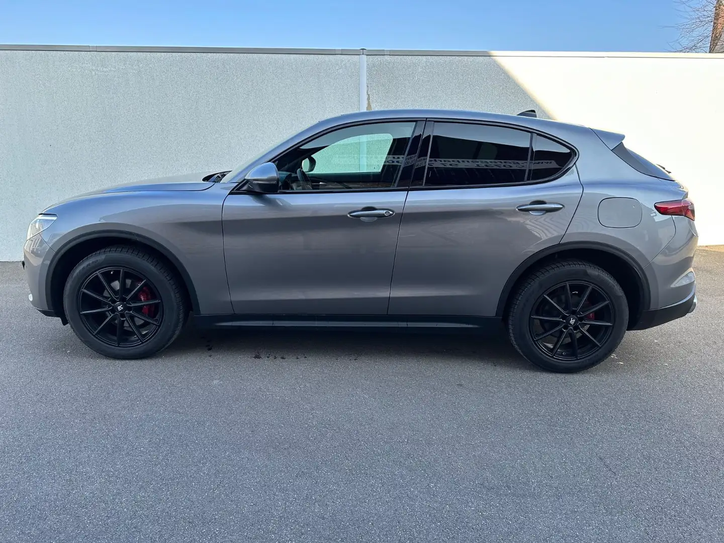 Alfa Romeo Stelvio Super Q4*4 WD*Pano*Leder*AHK*Euro6-TEMP* Gris - 2