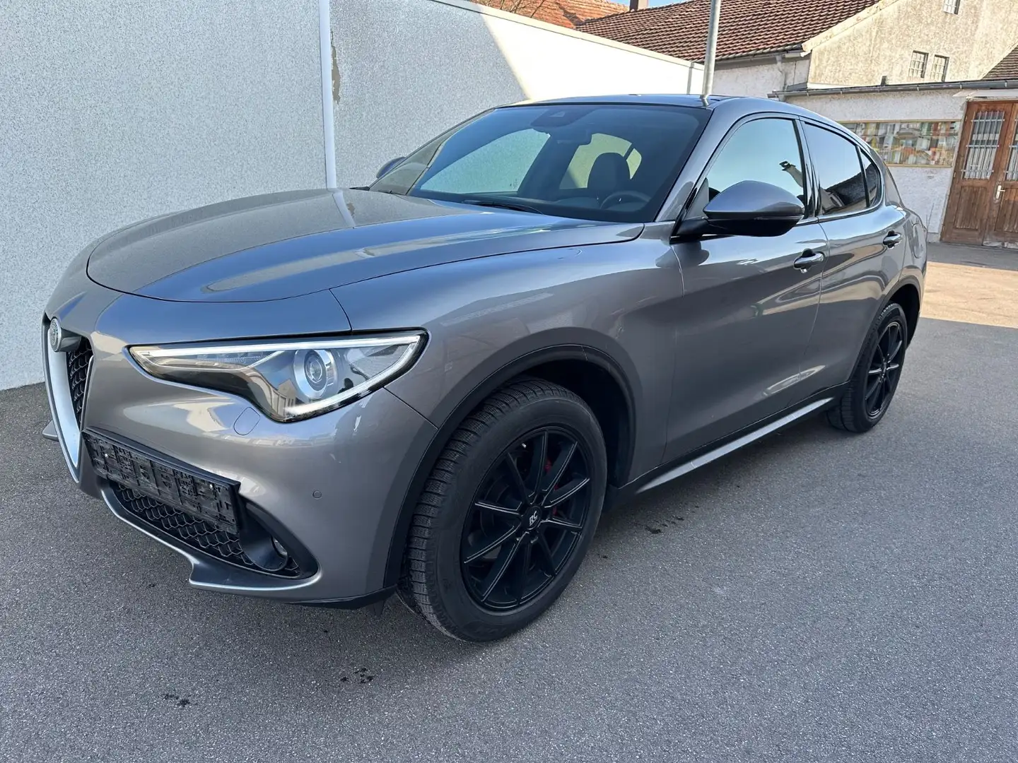 Alfa Romeo Stelvio Super Q4*4 WD*Pano*Leder*AHK*Euro6-TEMP* Gris - 1