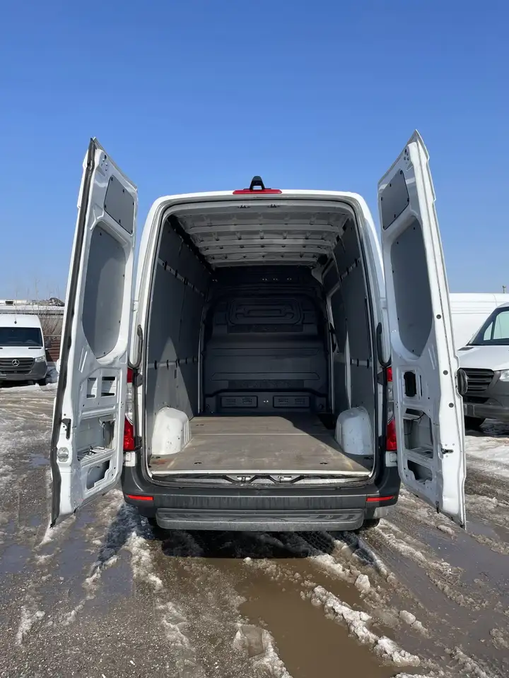 Mercedes-Benz Sprinter photo Mercedes-Benz Sprinter