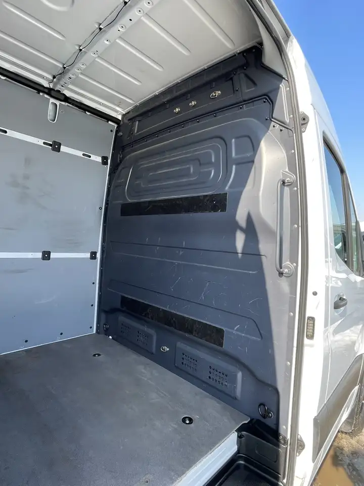 Mercedes-Benz Sprinter photo Mercedes-Benz Sprinter