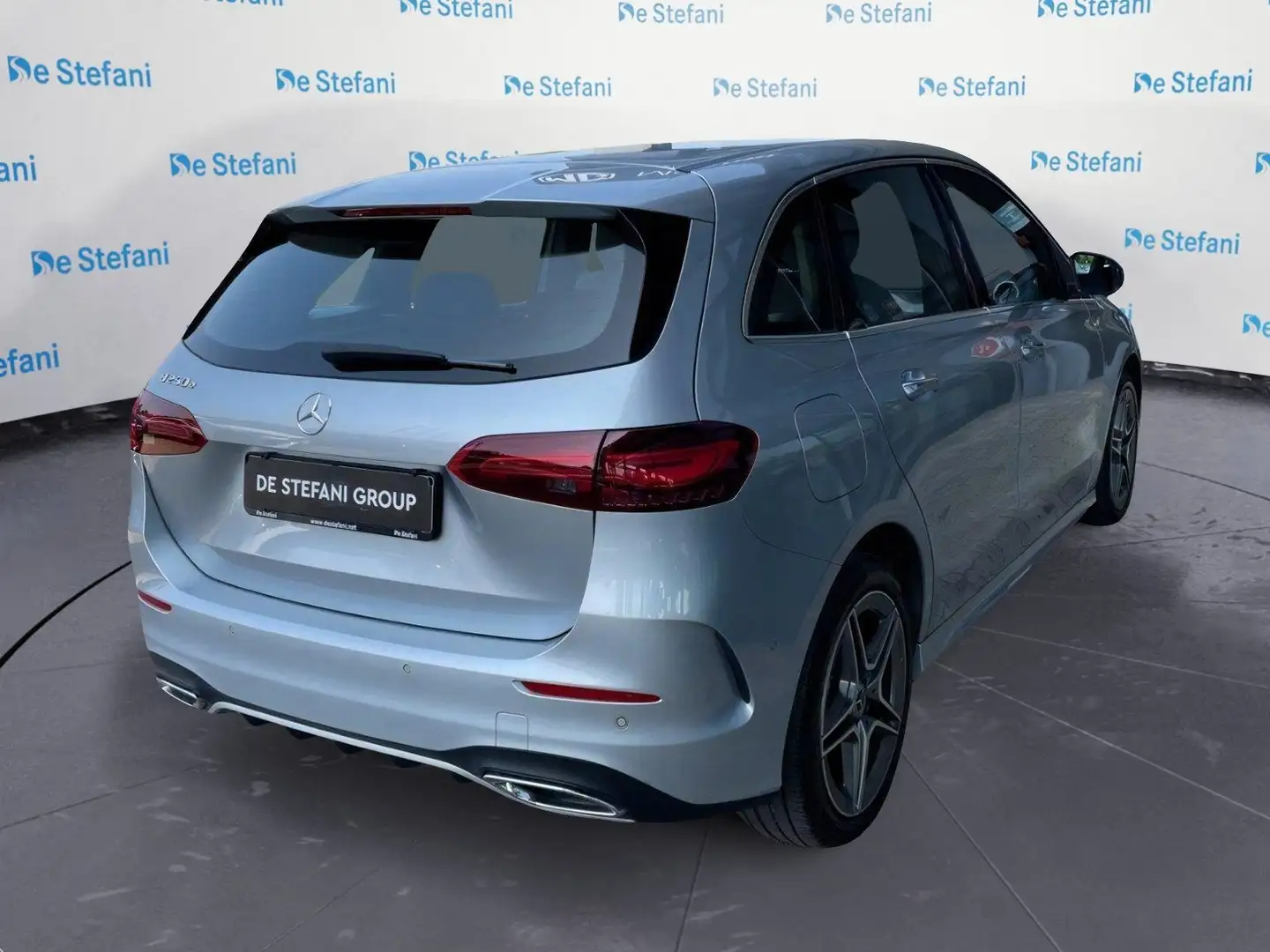 Mercedes-Benz B 250 B 250 e Plug-in hybrid Advanced Plus AMG Line Dig Stříbrná - 2
