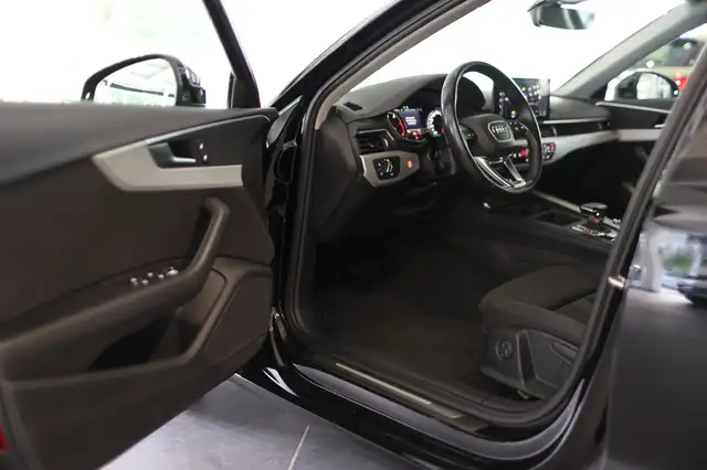 Audi A4 view 9