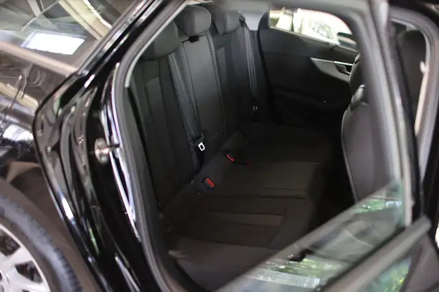 Audi A4 view 13