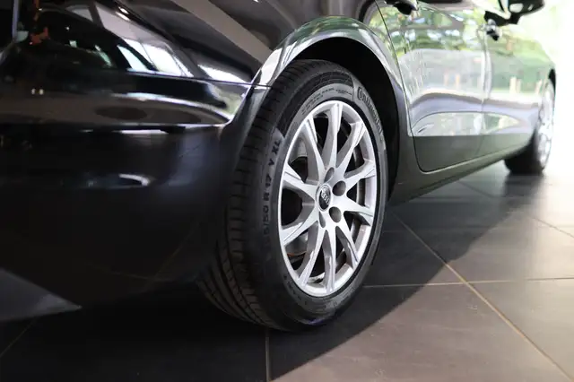 Audi A4 view 7