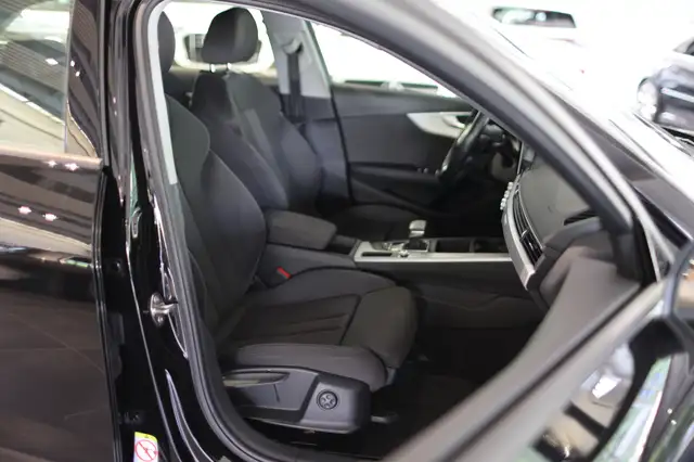 Audi A4 view 12