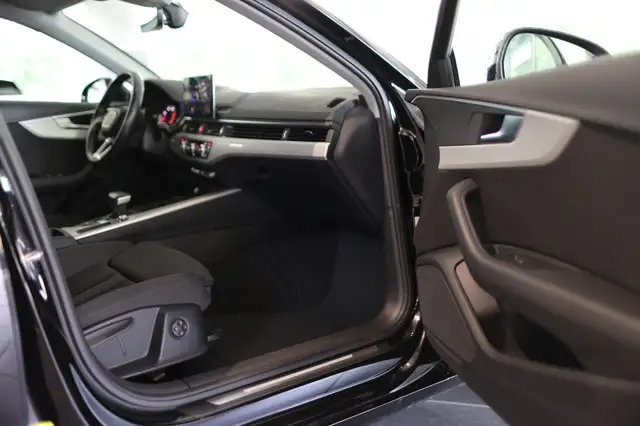 Audi A4 view 11