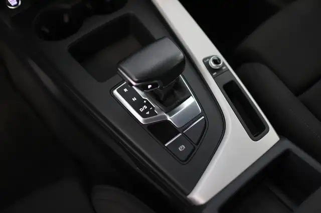 Audi A4 view 14