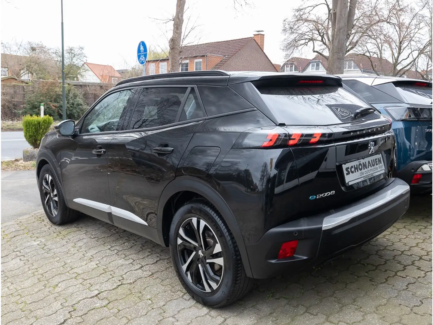 Peugeot 2008 ELEKTRO ALLURE (11kW)  CARPLAY+BT+USB+MET Schwarz - 2