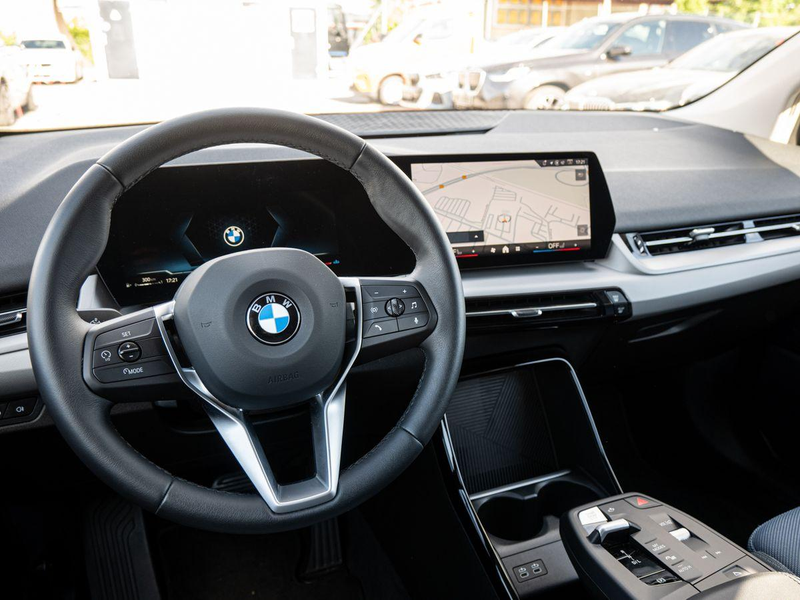 BMW 220 220i Active Tourer AHK PANO SpSitze RFK ShadowL — photo 8