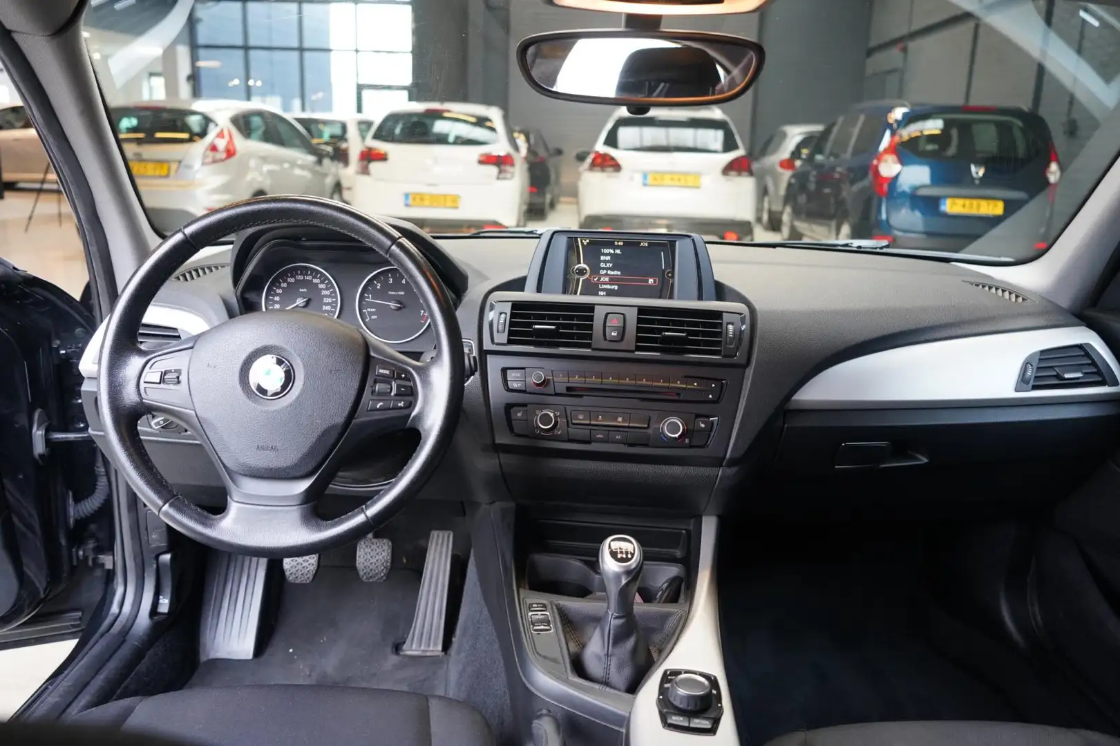 BMW 114 1-serie 114i EDE|CRUISE|AIRCO|STOELVERW.|ELEK.RAME Zwart - 2